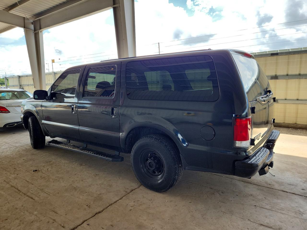 2001 Ford Excursion Xlt White vin: 1FMNU40L21EC12216
