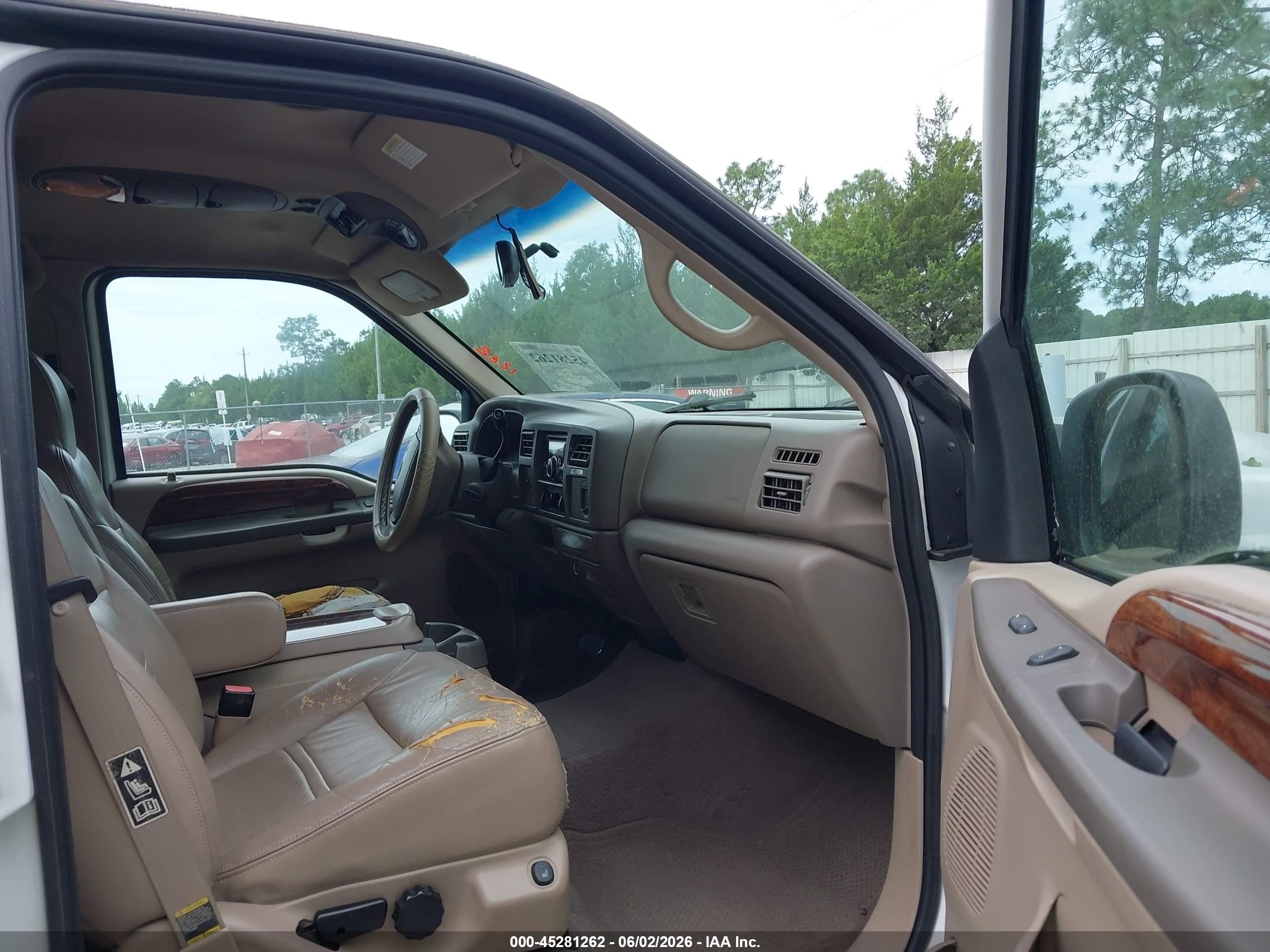 2001 Ford Excursion Limited White vin: 1FMNU42F11EB46118