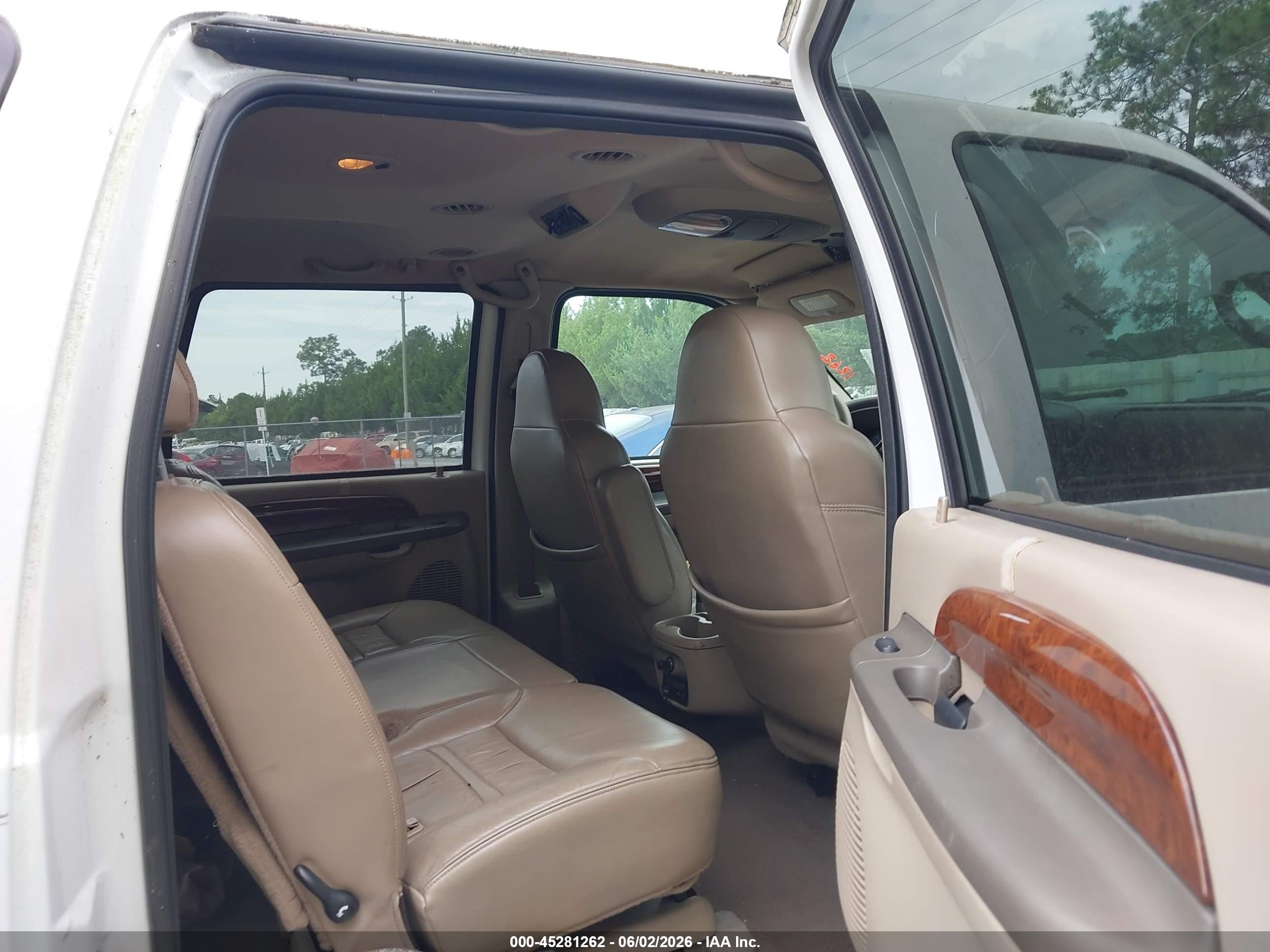 2001 Ford Excursion Limited White vin: 1FMNU42F11EB46118
