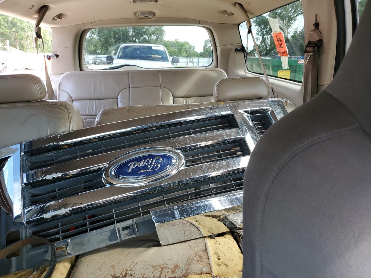2001 Ford Excursion Limited Белый vin: 1FMNU42LX1EC27446