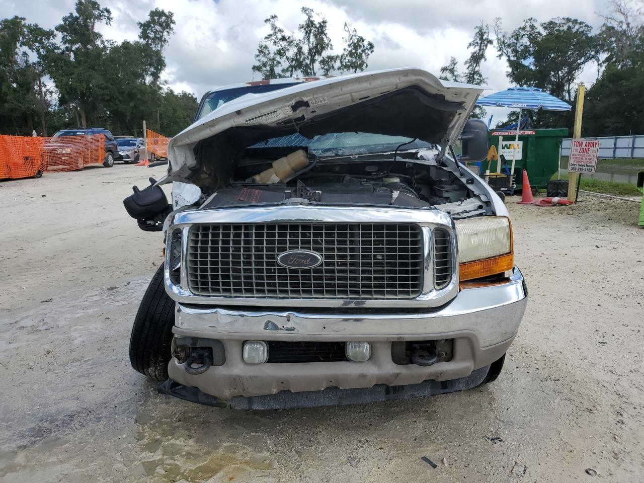 2001 Ford Excursion Limited Белый vin: 1FMNU42LX1EC27446