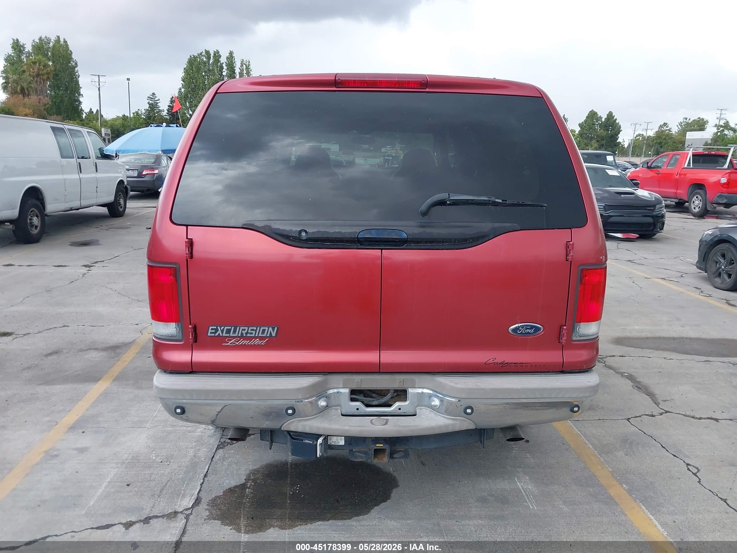 2000 Ford Excursion Limited Red vin: 1FMNU43S0YED28138