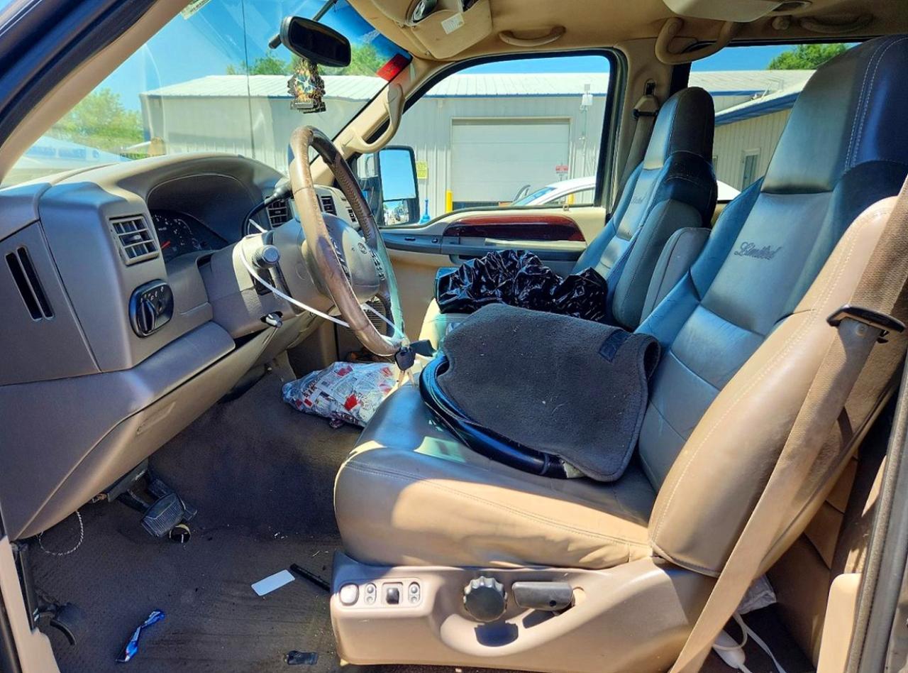 2002 Ford Excursion Limited Серый vin: 1FMNU43S22EC53787