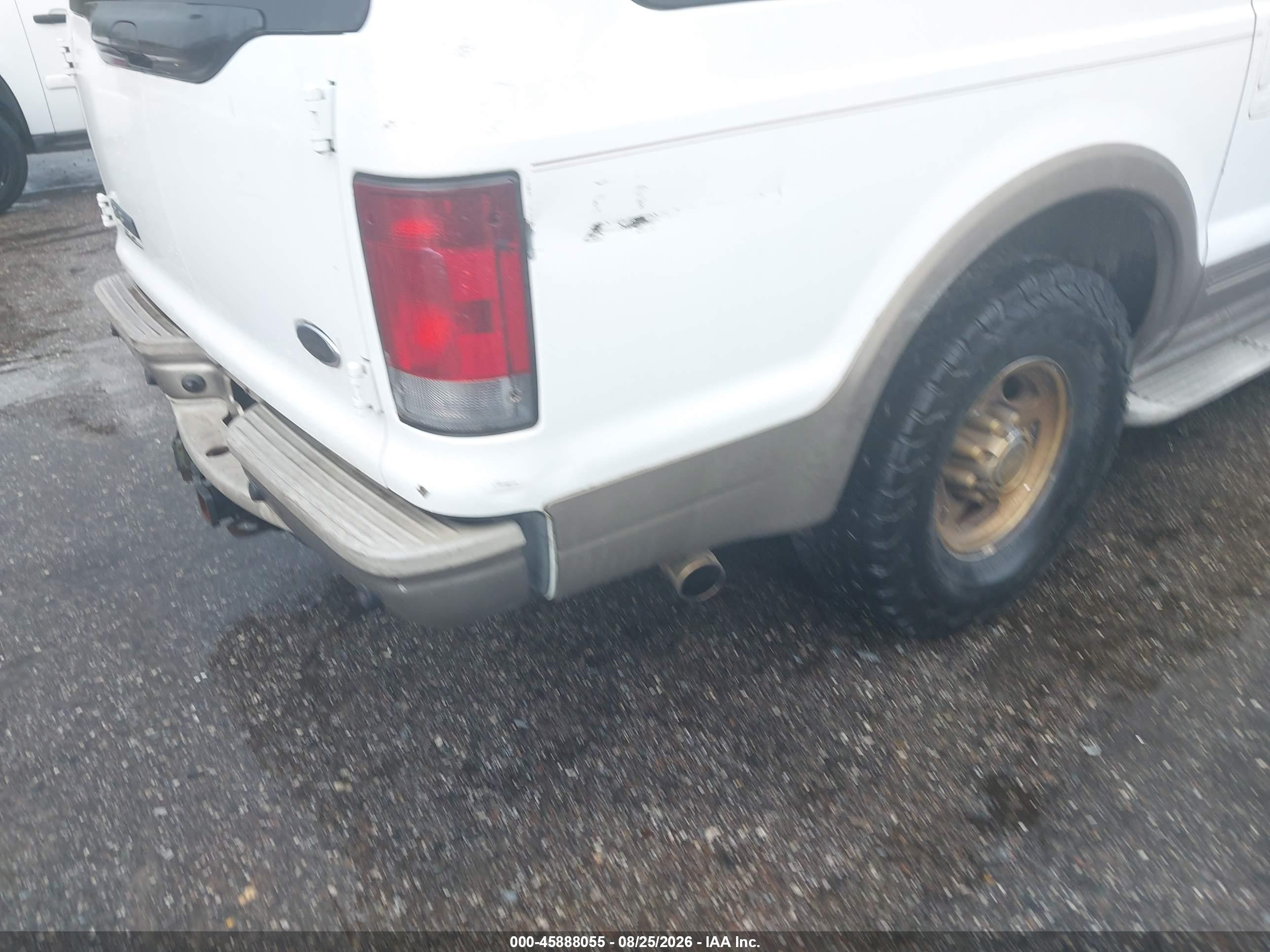 2005 Ford Excursion Eddie Bauer White vin: 1FMNU44L45EB61625