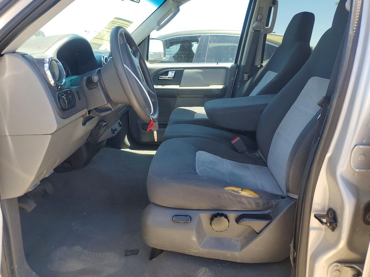2005 Ford Expedition Xls Серый vin: 1FMPU13565LA20013