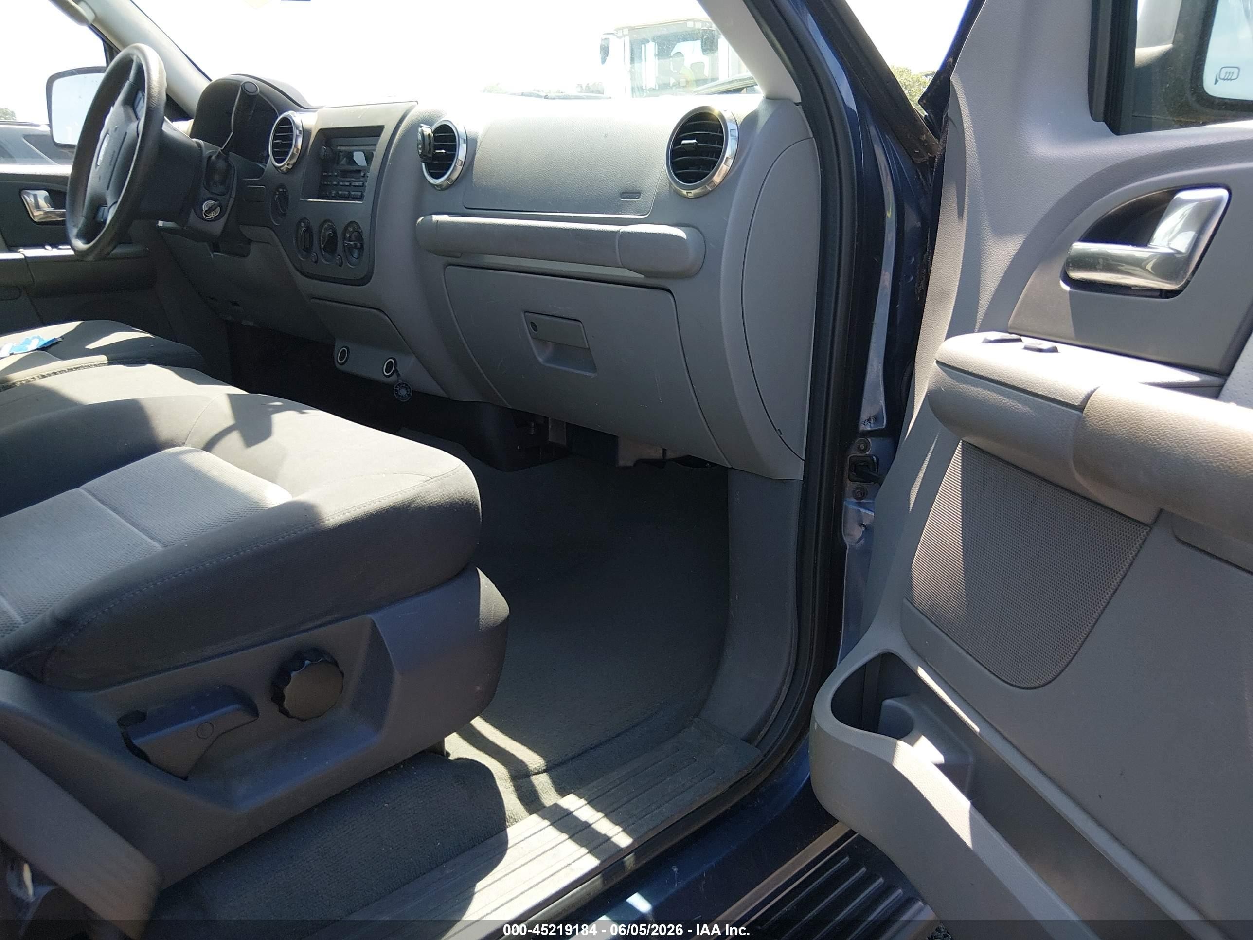 2004 Ford Expedition Xls Blue vin: 1FMPU14W94LB79792
