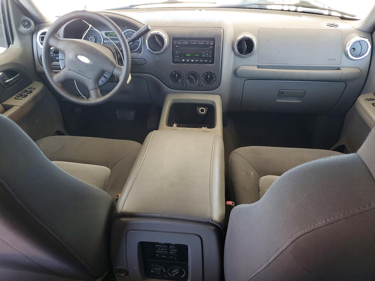 2005 Ford Expedition Xlt Silver vin: 1FMPU15505LA53103