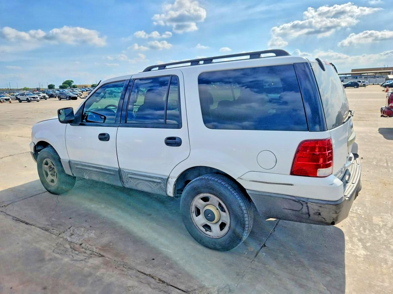 2006 Ford Expedition Xlt White vin: 1FMPU15506LA33161