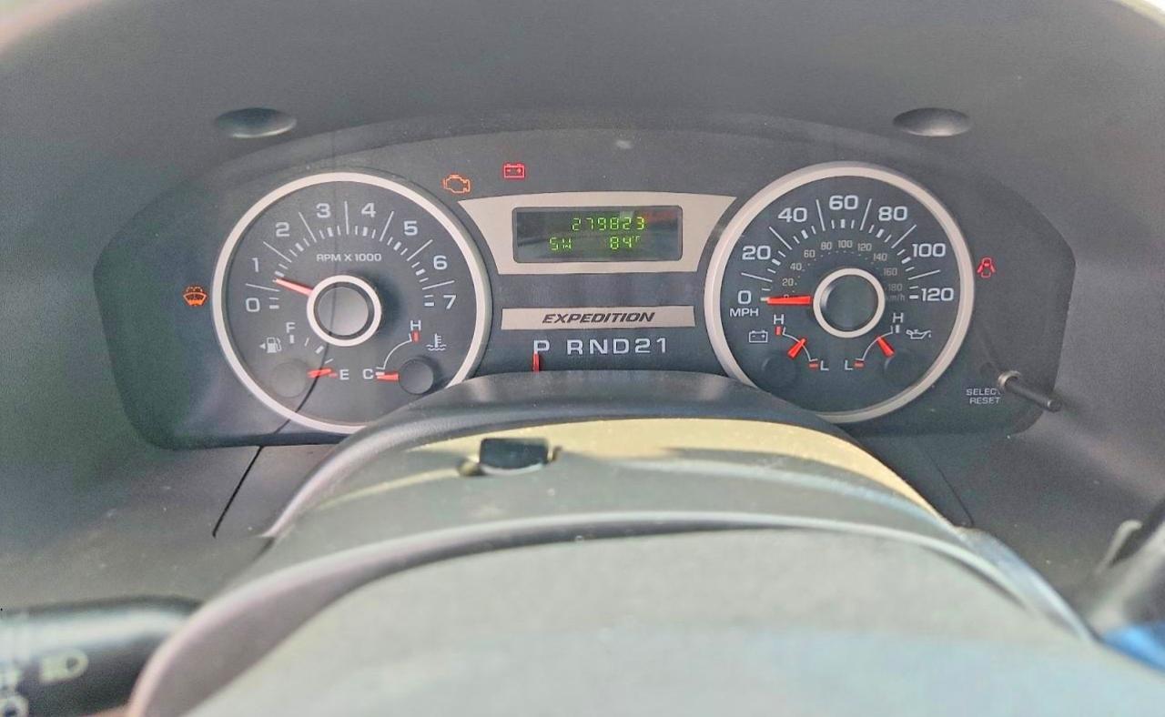 2006 Ford Expedition Xlt White vin: 1FMPU15506LA33161