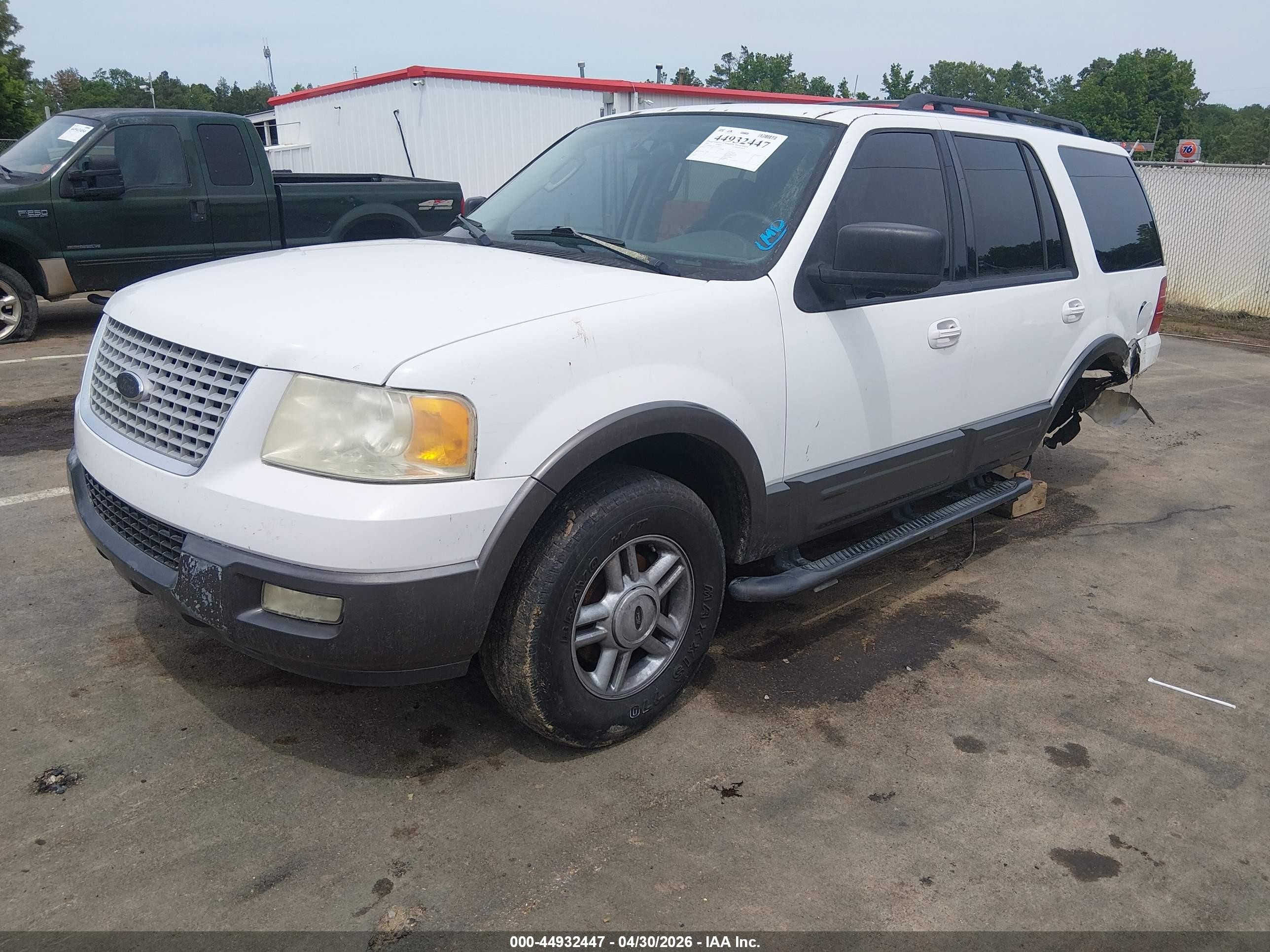 2005 Ford Expedition Xlt Белый vin: 1FMPU15515LA28775