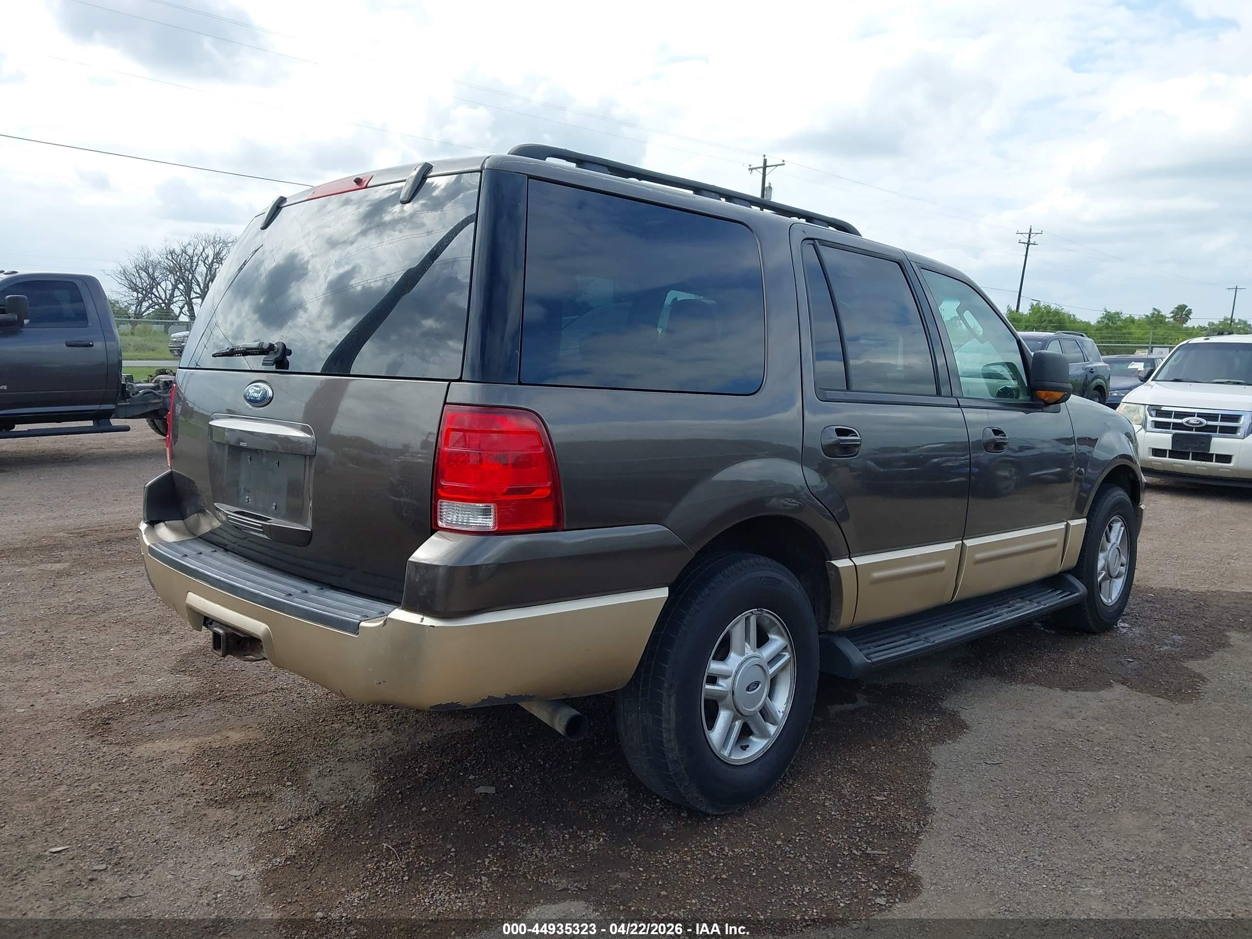 2005 Ford Expedition Xlt Коричневый vin: 1FMPU15515LA63476