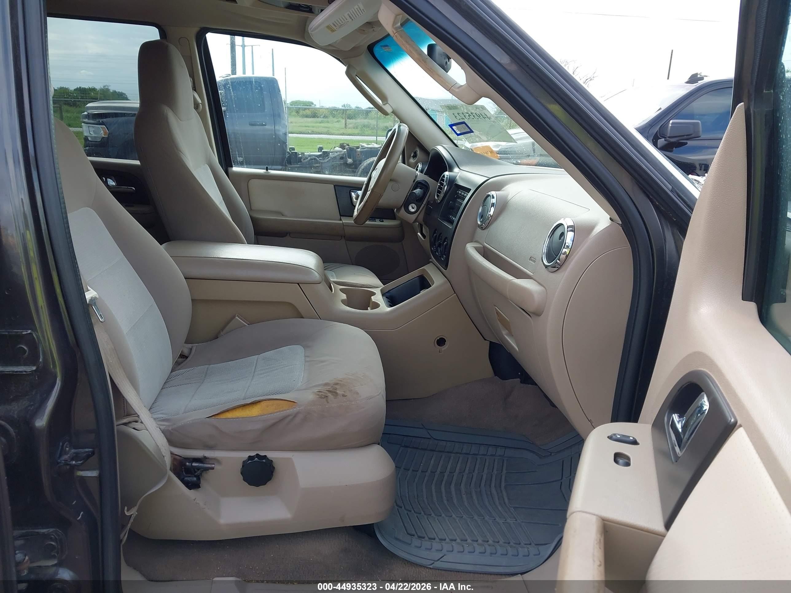 2005 Ford Expedition Xlt Коричневый vin: 1FMPU15515LA63476