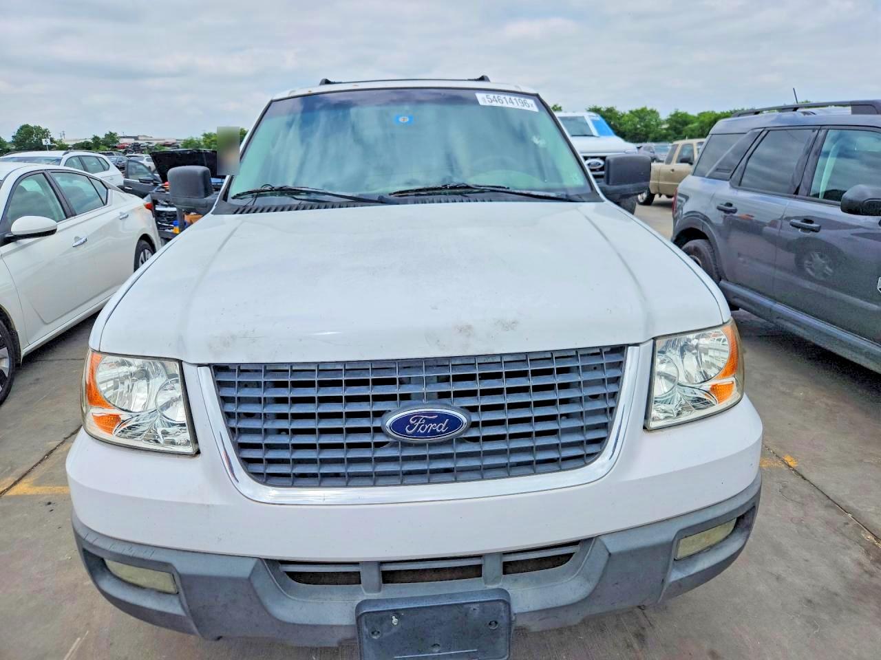 2005 Ford Expedition Xlt White vin: 1FMPU15525LA29336