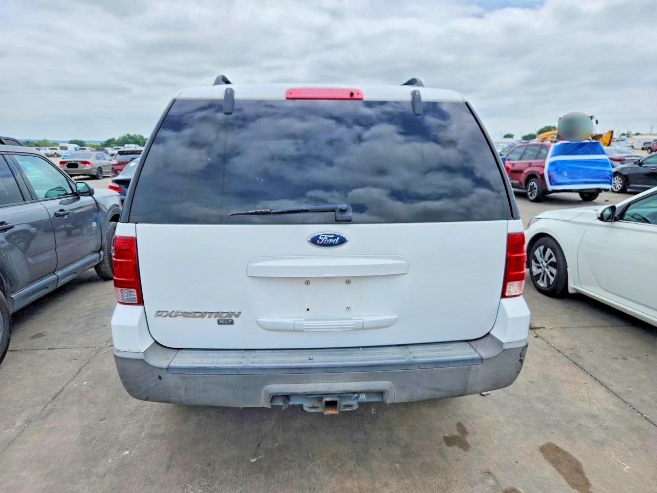 2005 Ford Expedition Xlt White vin: 1FMPU15525LA29336