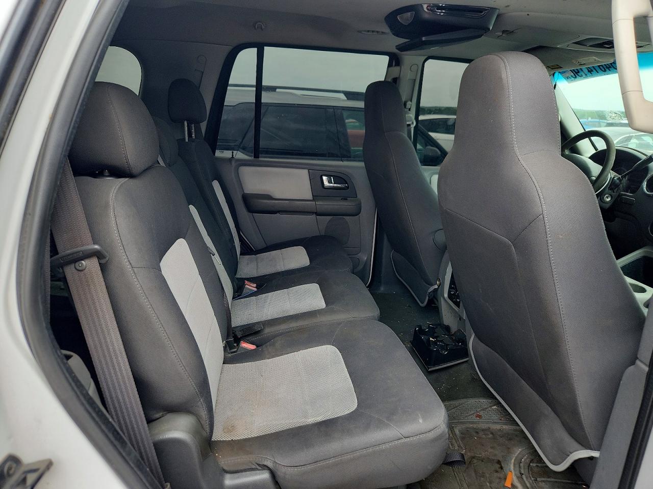 2005 Ford Expedition Xlt White vin: 1FMPU15525LA29336