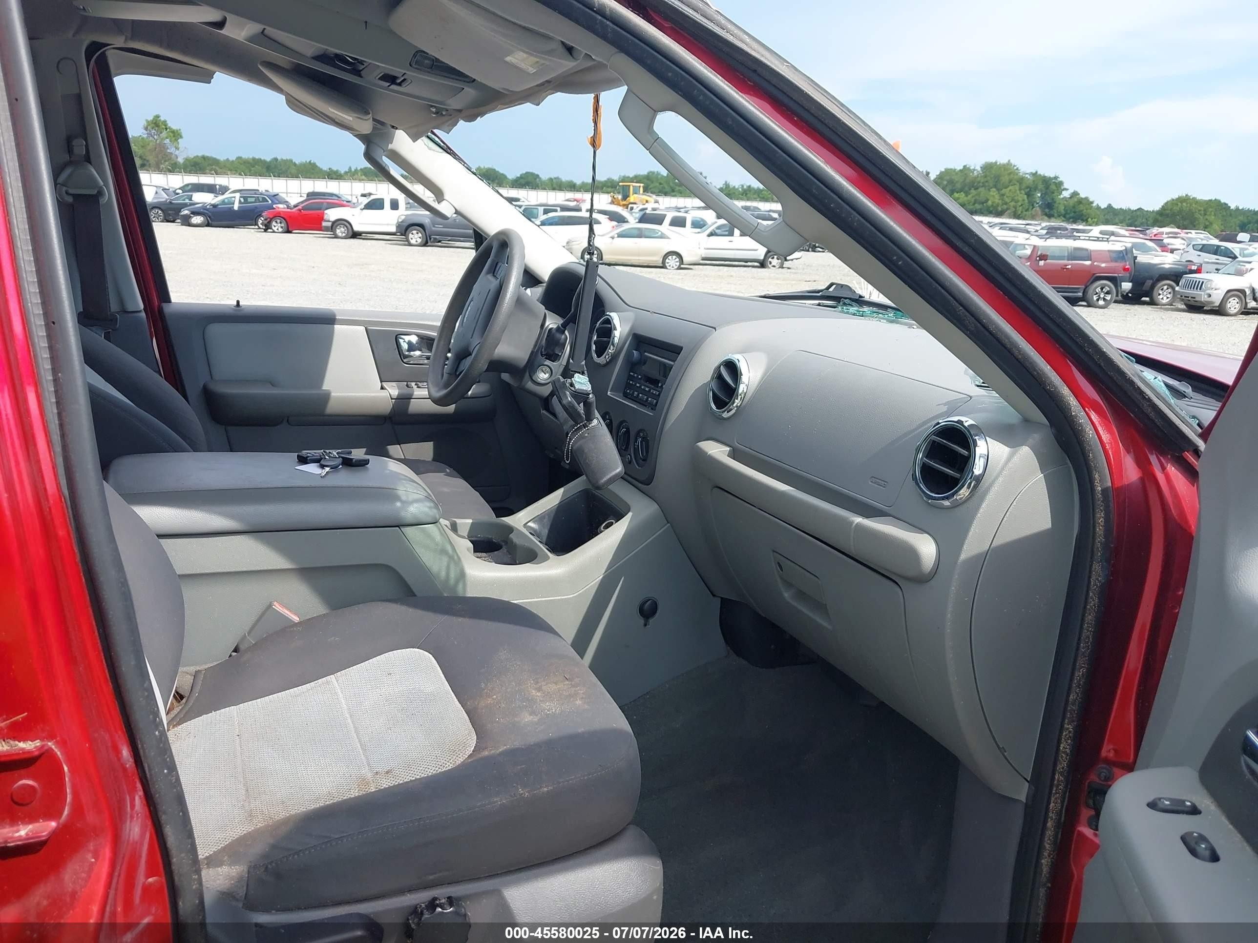 2005 Ford Expedition Xlt Темно-бордовый vin: 1FMPU15535LA07331