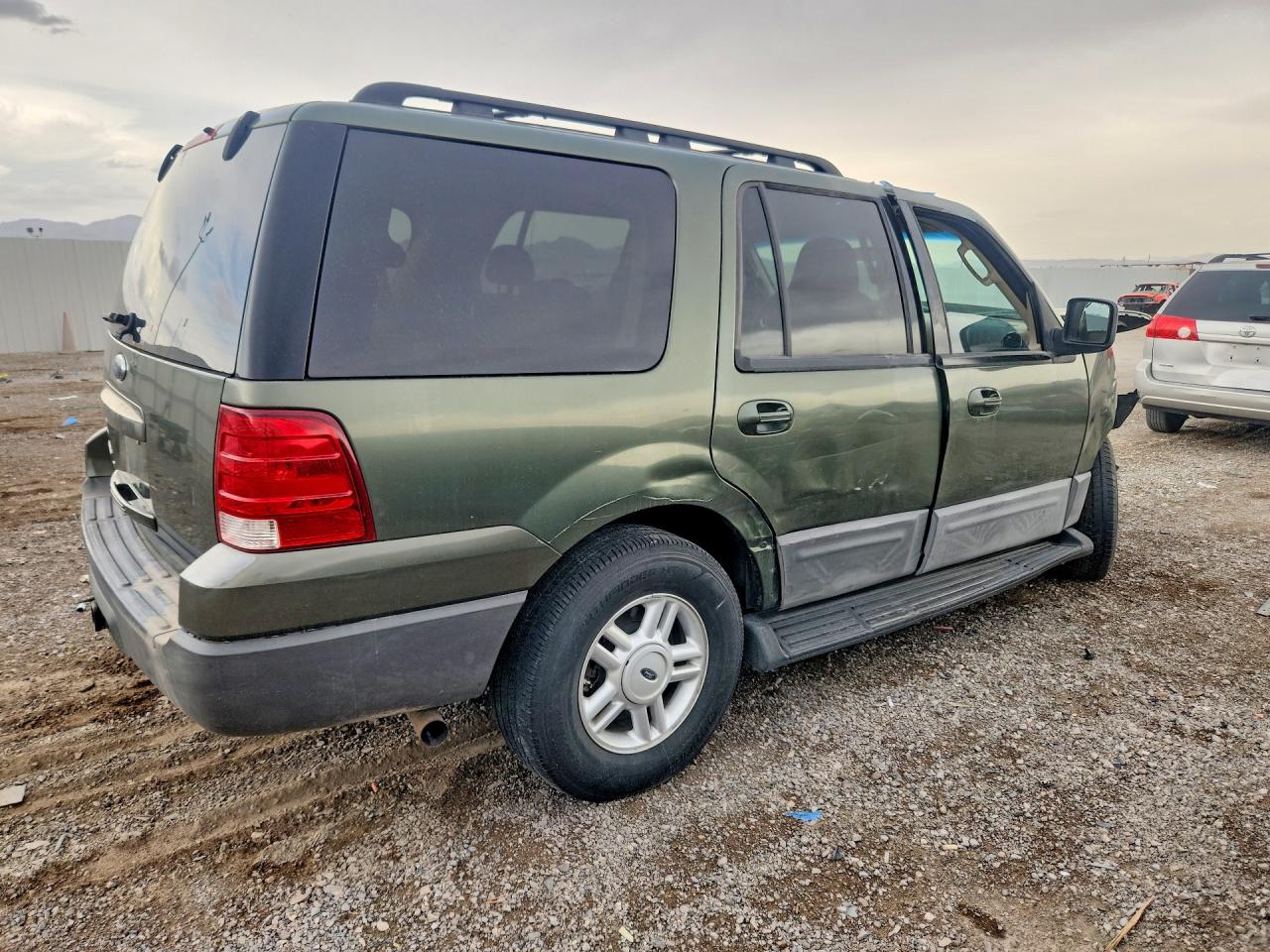 2005 Ford Expedition Xlt Green vin: 1FMPU15535LA11086