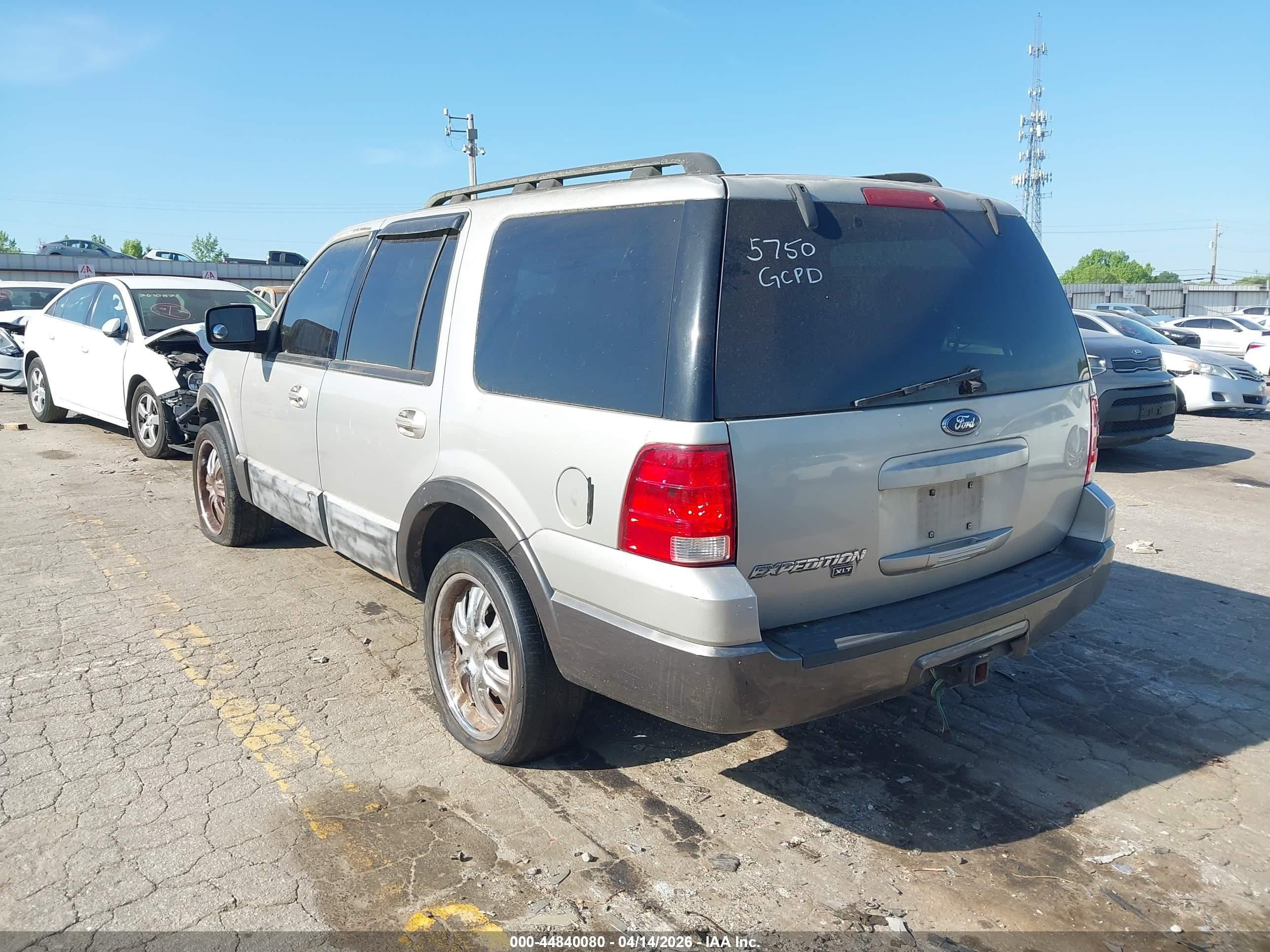 2005 Ford Expedition Xlt Silver vin: 1FMPU15595LB05750