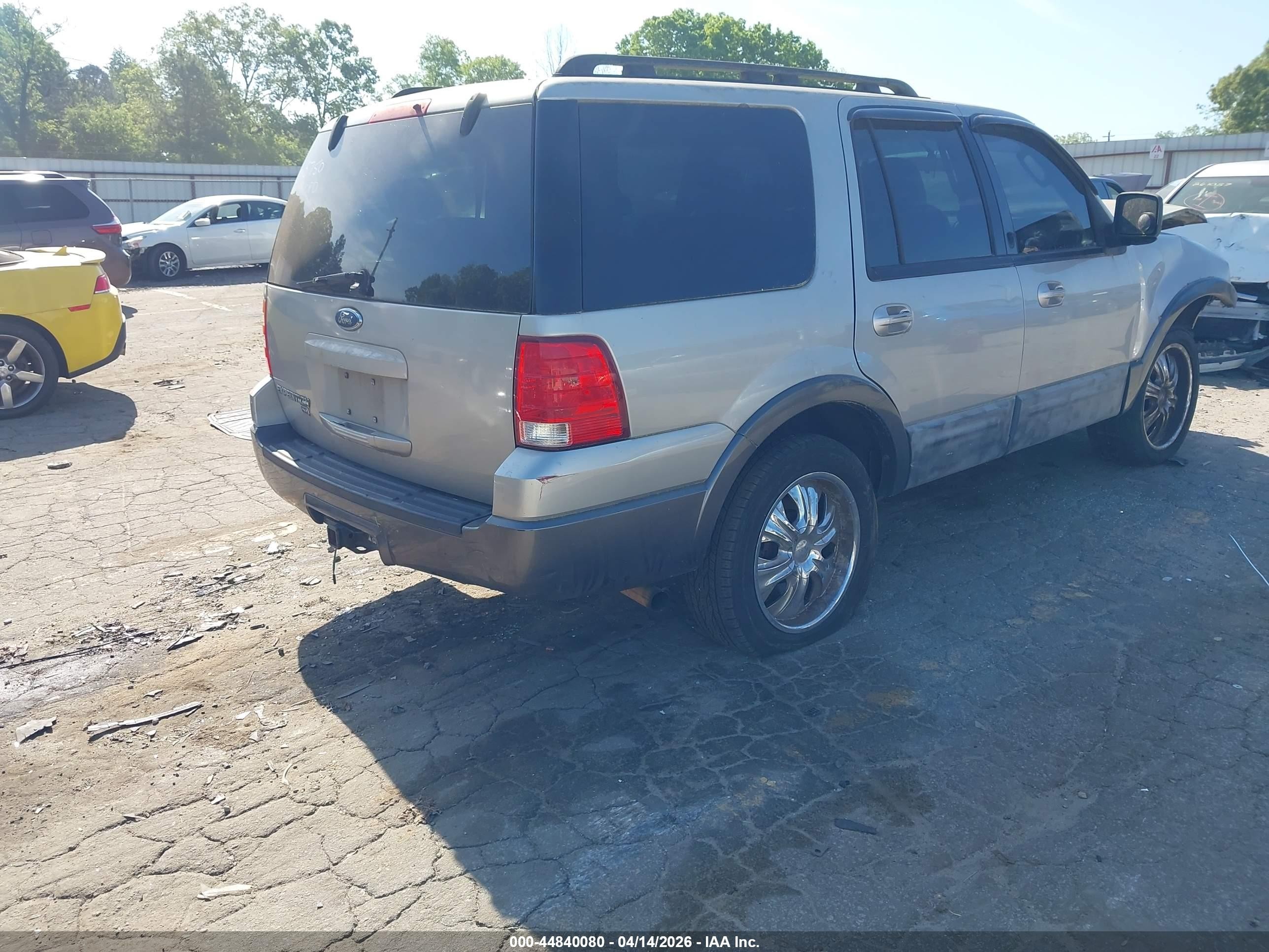 2005 Ford Expedition Xlt Silver vin: 1FMPU15595LB05750