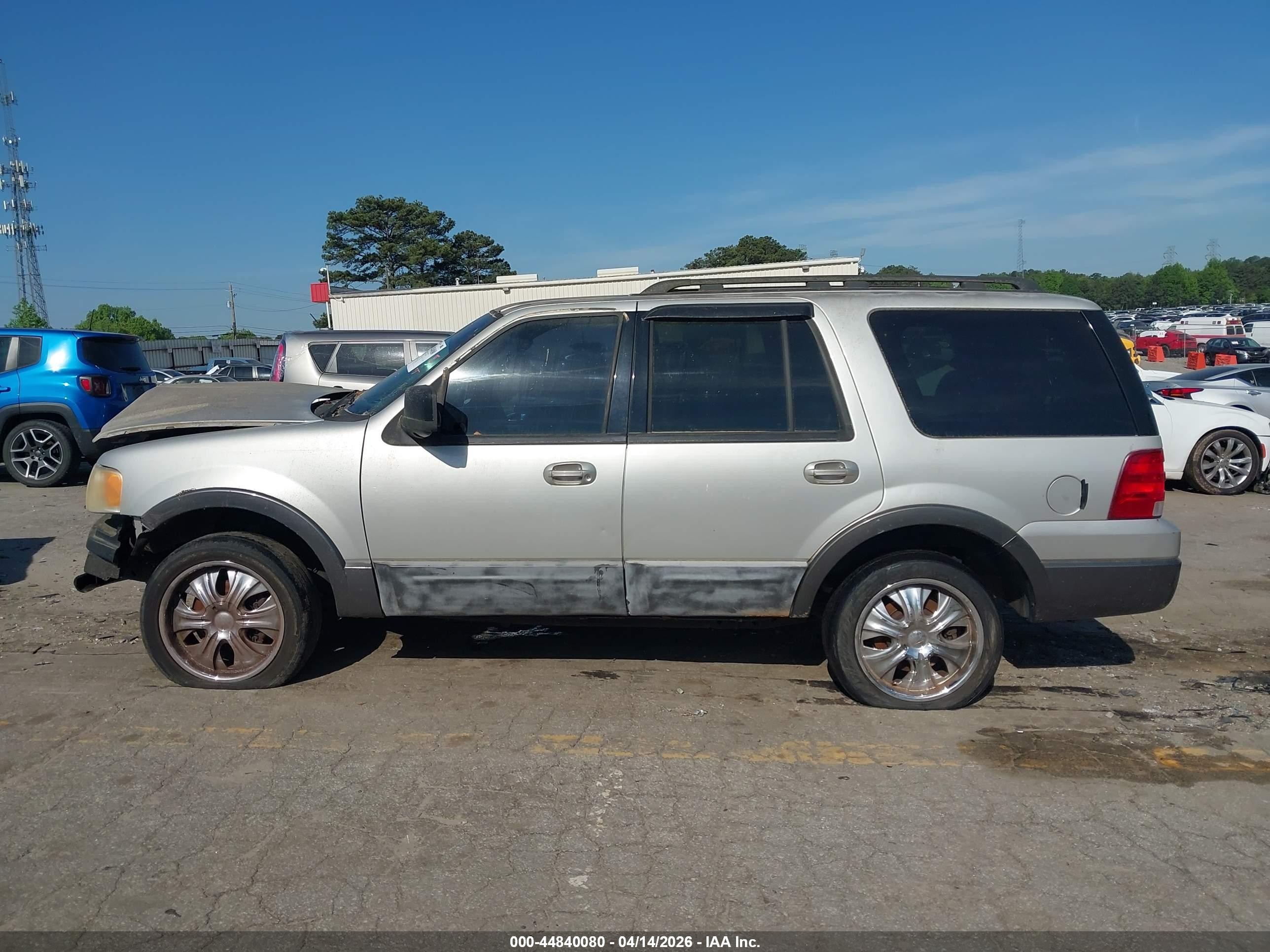 2005 Ford Expedition Xlt Silver vin: 1FMPU15595LB05750