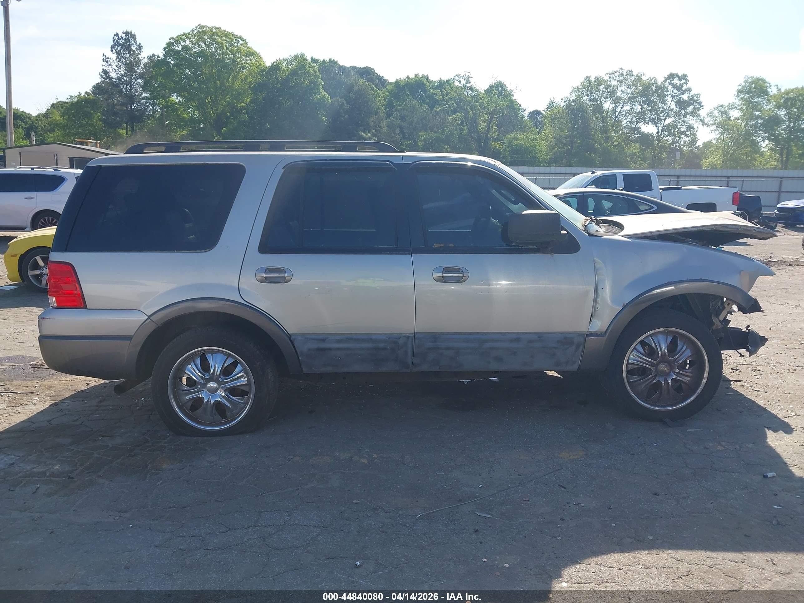 2005 Ford Expedition Xlt Silver vin: 1FMPU15595LB05750