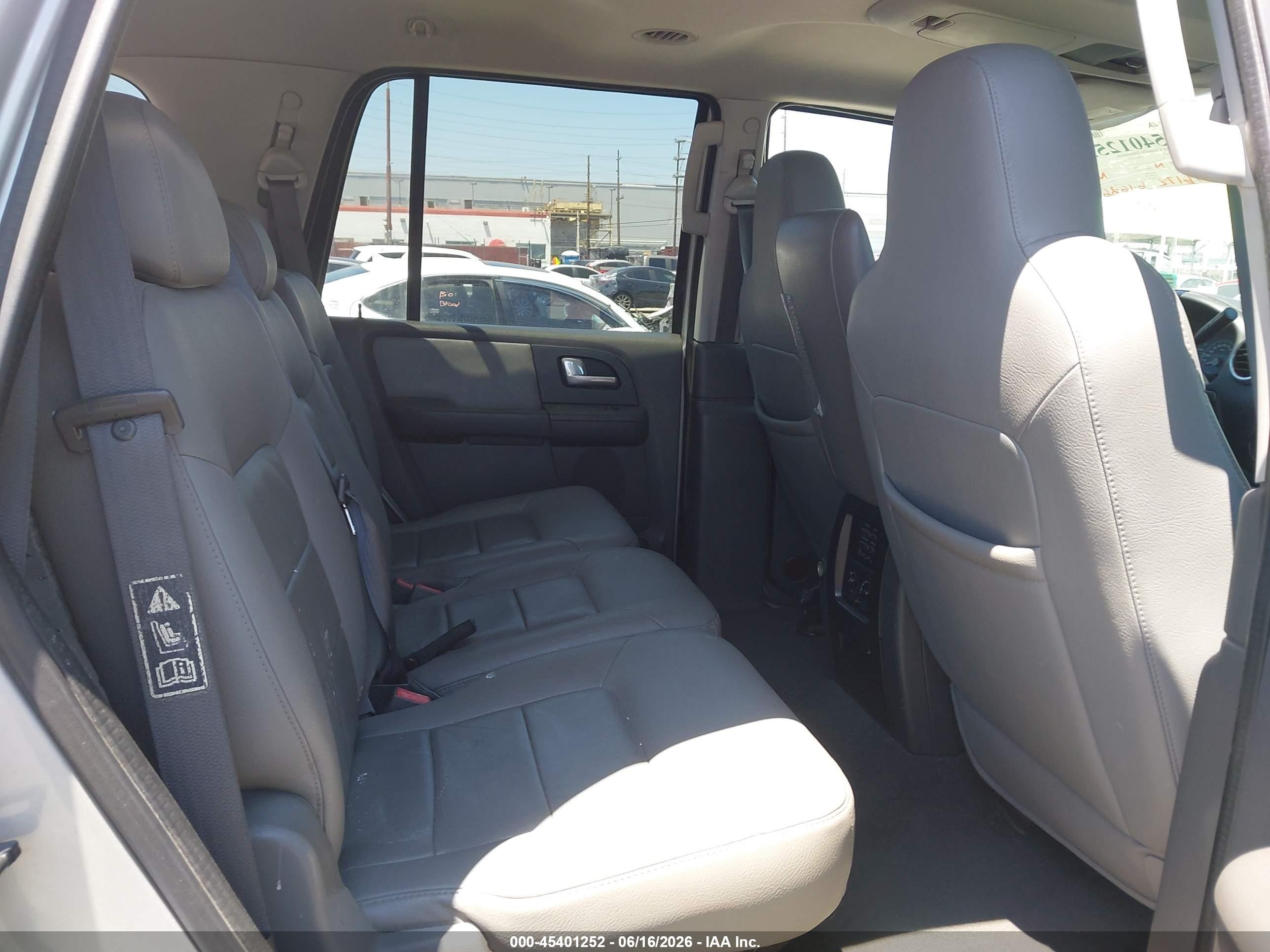 2003 Ford Expedition Xlt Silver vin: 1FMPU15L13LC35016