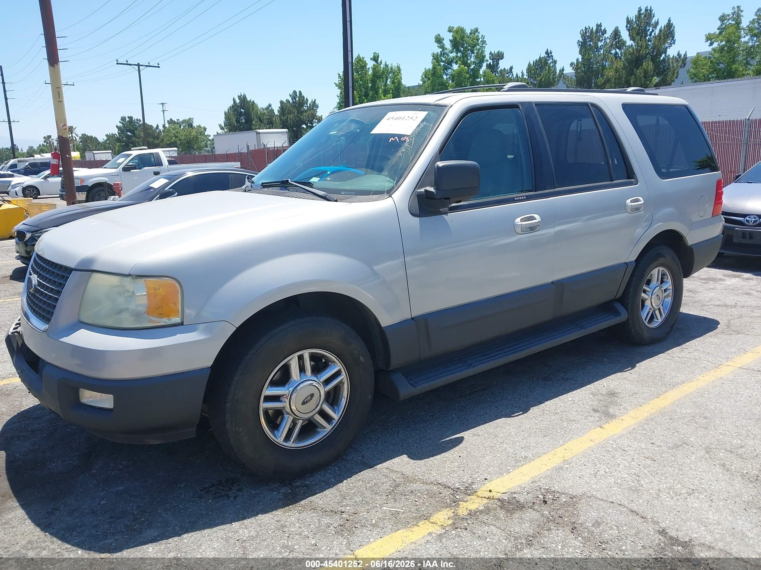 2003 Ford Expedition Xlt Silver vin: 1FMPU15L13LC35016