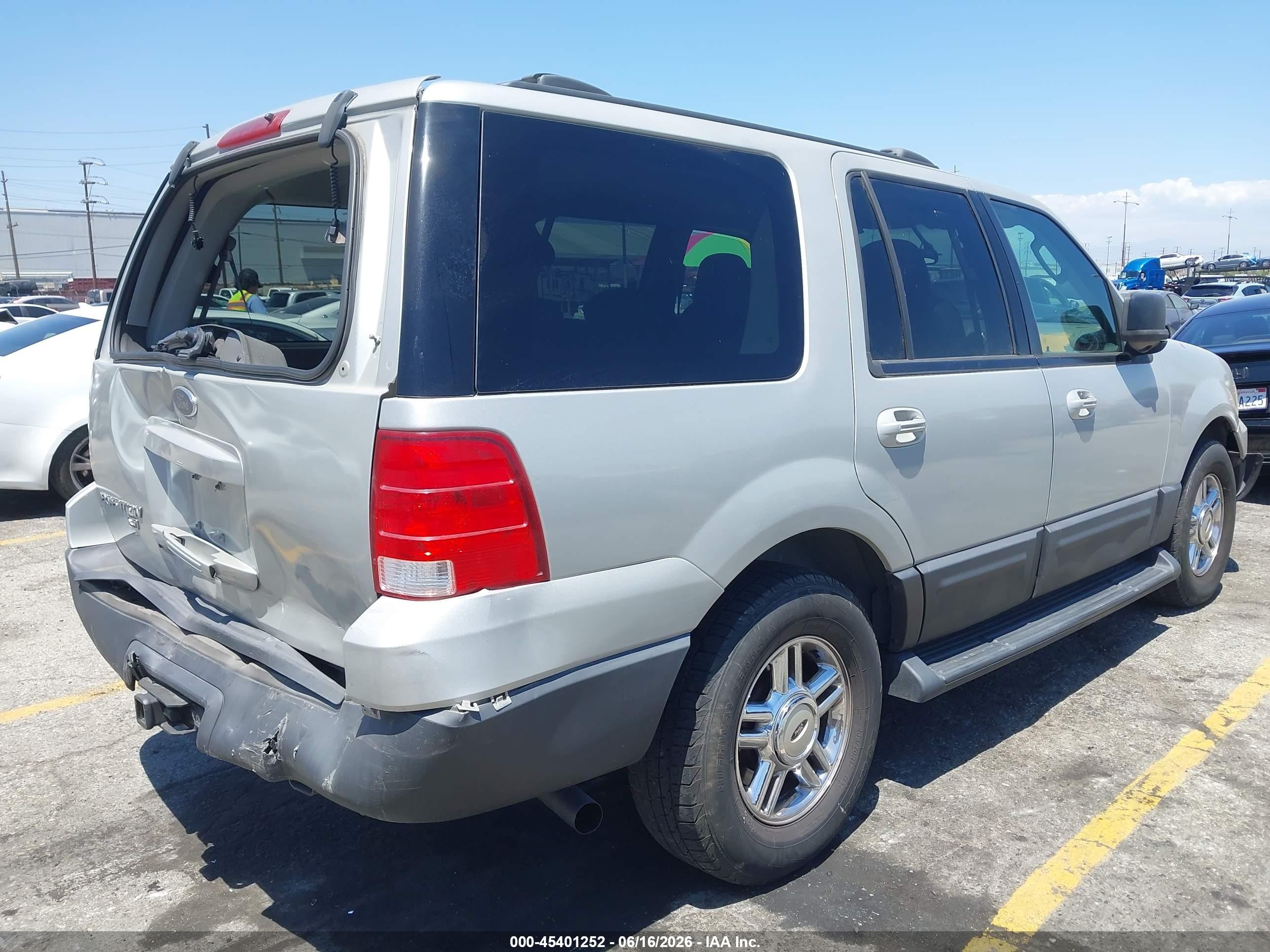 2003 Ford Expedition Xlt Silver vin: 1FMPU15L13LC35016