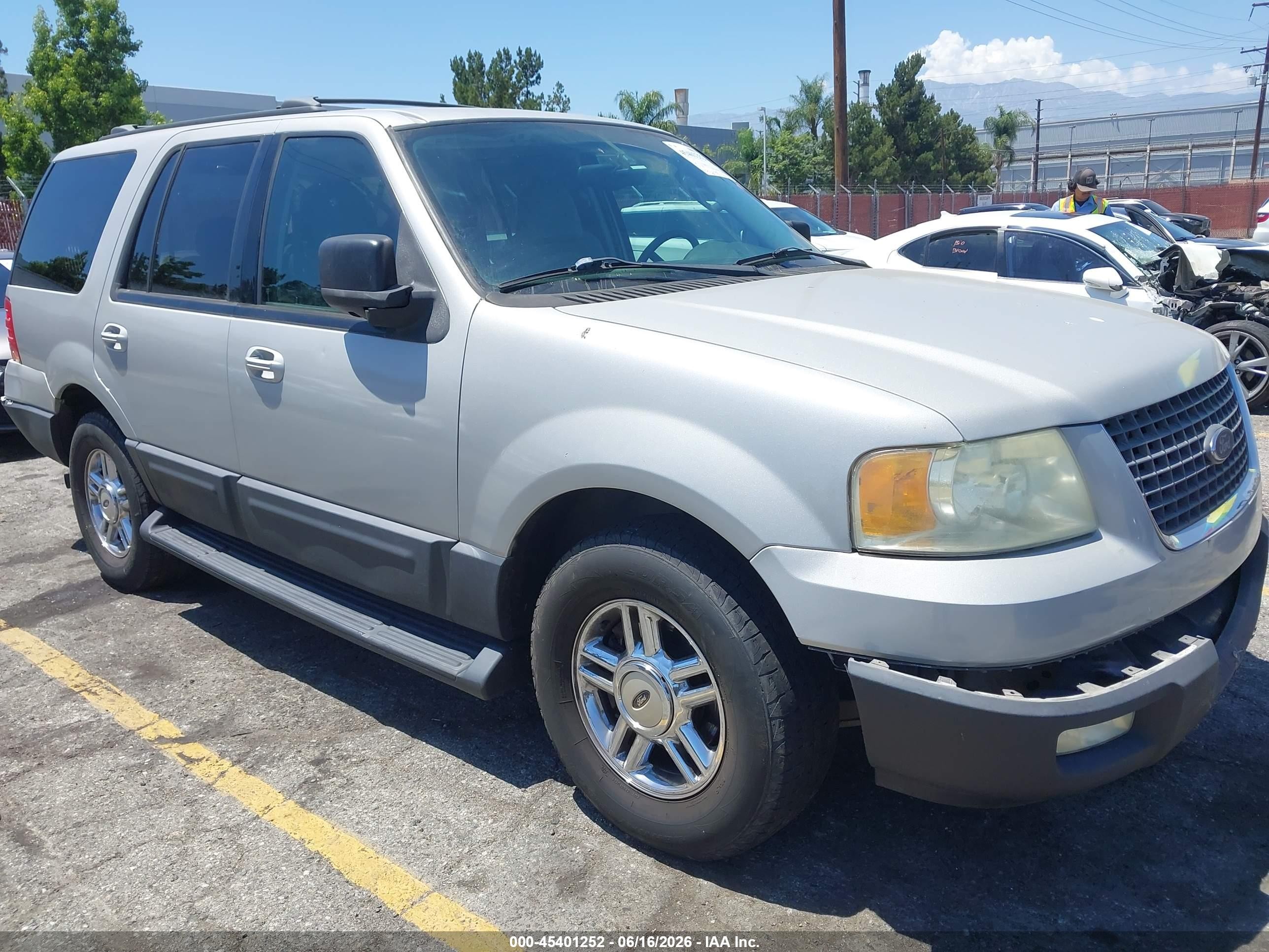2003 Ford Expedition Xlt Silver vin: 1FMPU15L13LC35016