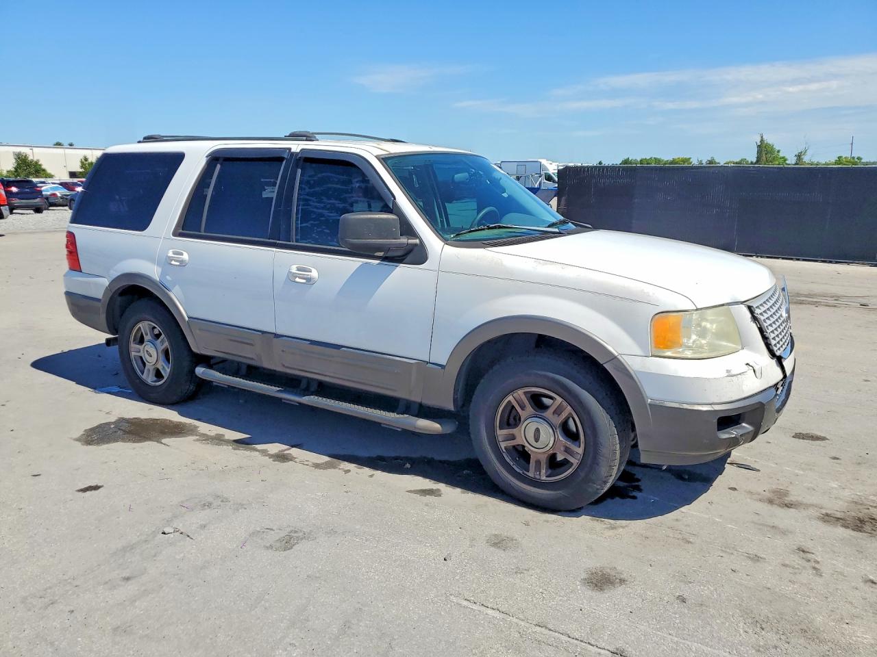 2004 Ford Expedition Xlt White vin: 1FMPU15L14LB88572