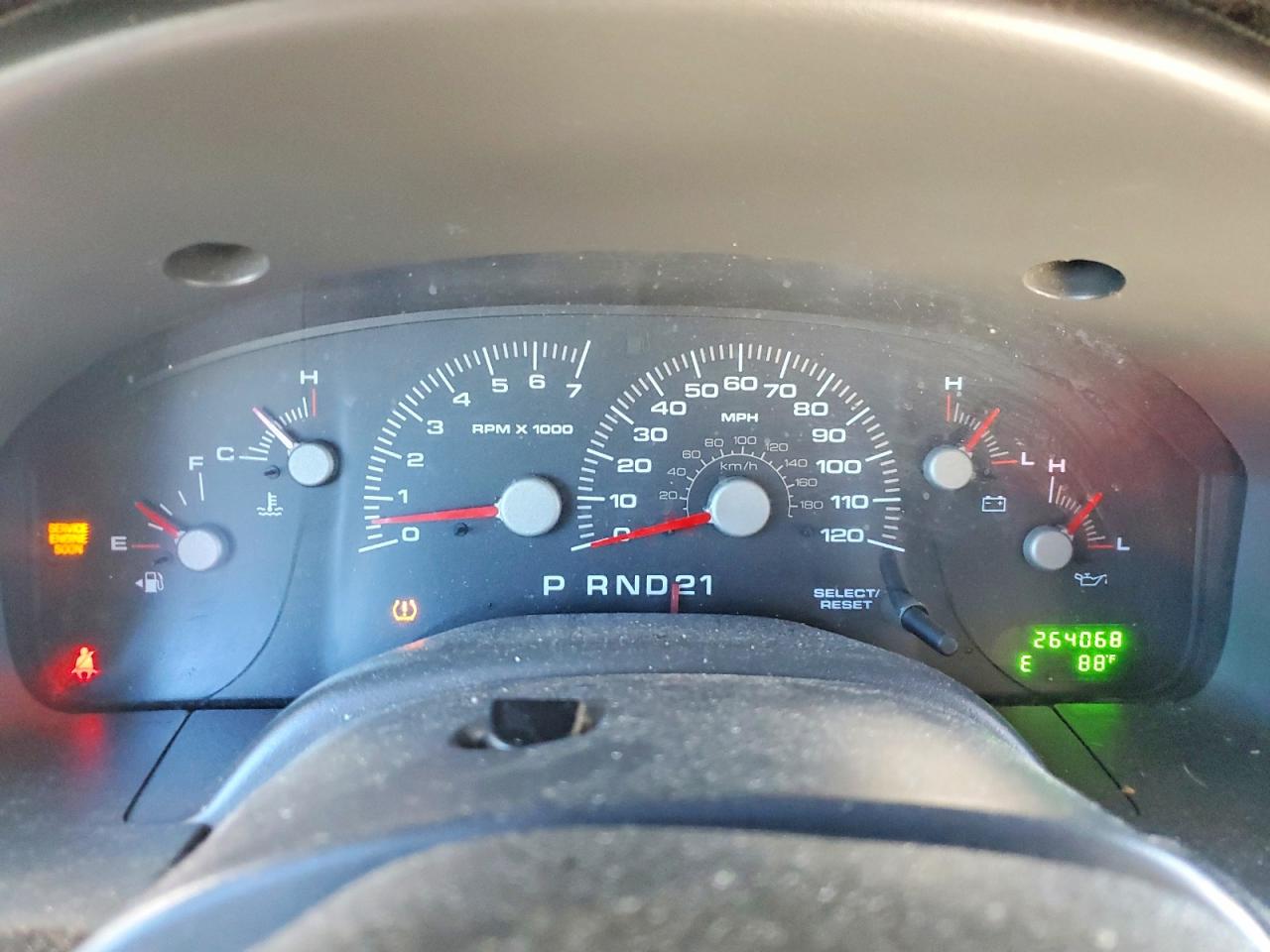 2004 Ford Expedition Xlt White vin: 1FMPU15L14LB88572