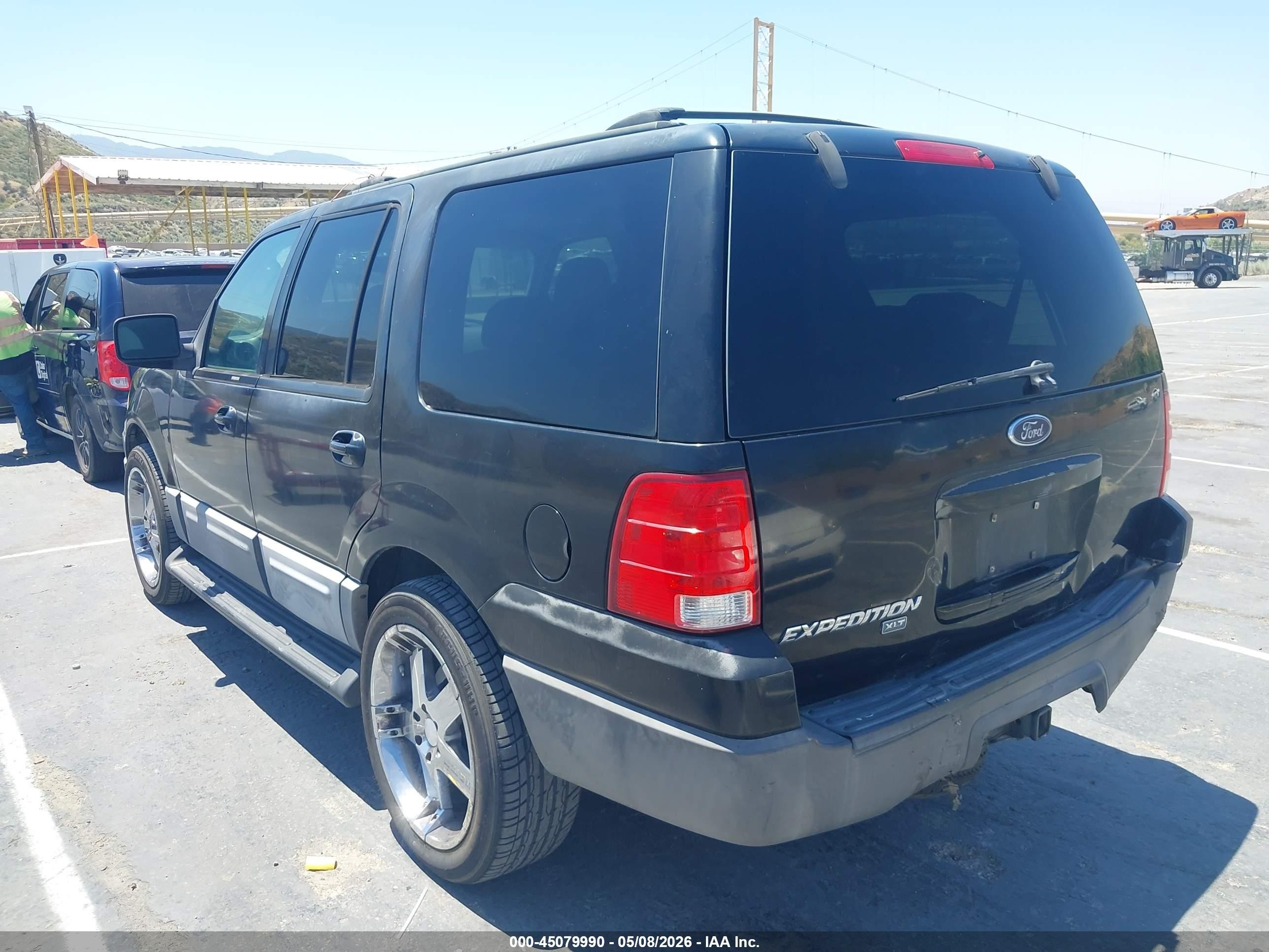2004 Ford Expedition Xlt Черный vin: 1FMPU15L44LB46297