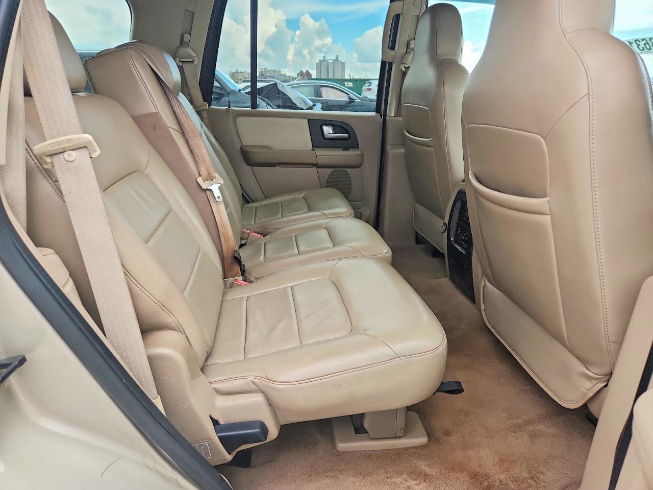 2004 Ford Expedition Xlt Желто-коричневый vin: 1FMPU15L64LB03662