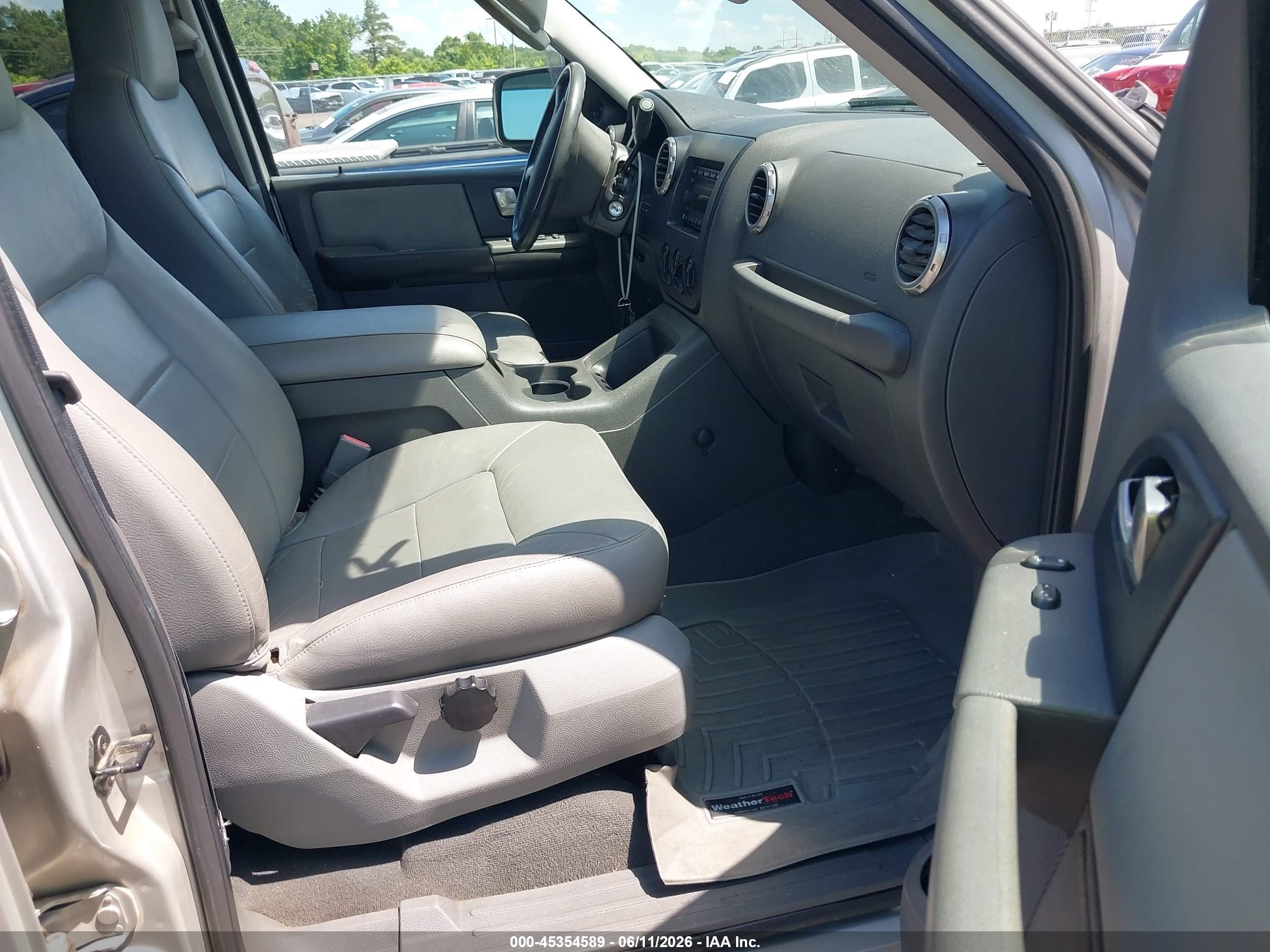 2003 Ford Expedition Xlt Silver vin: 1FMPU15L83LC25597