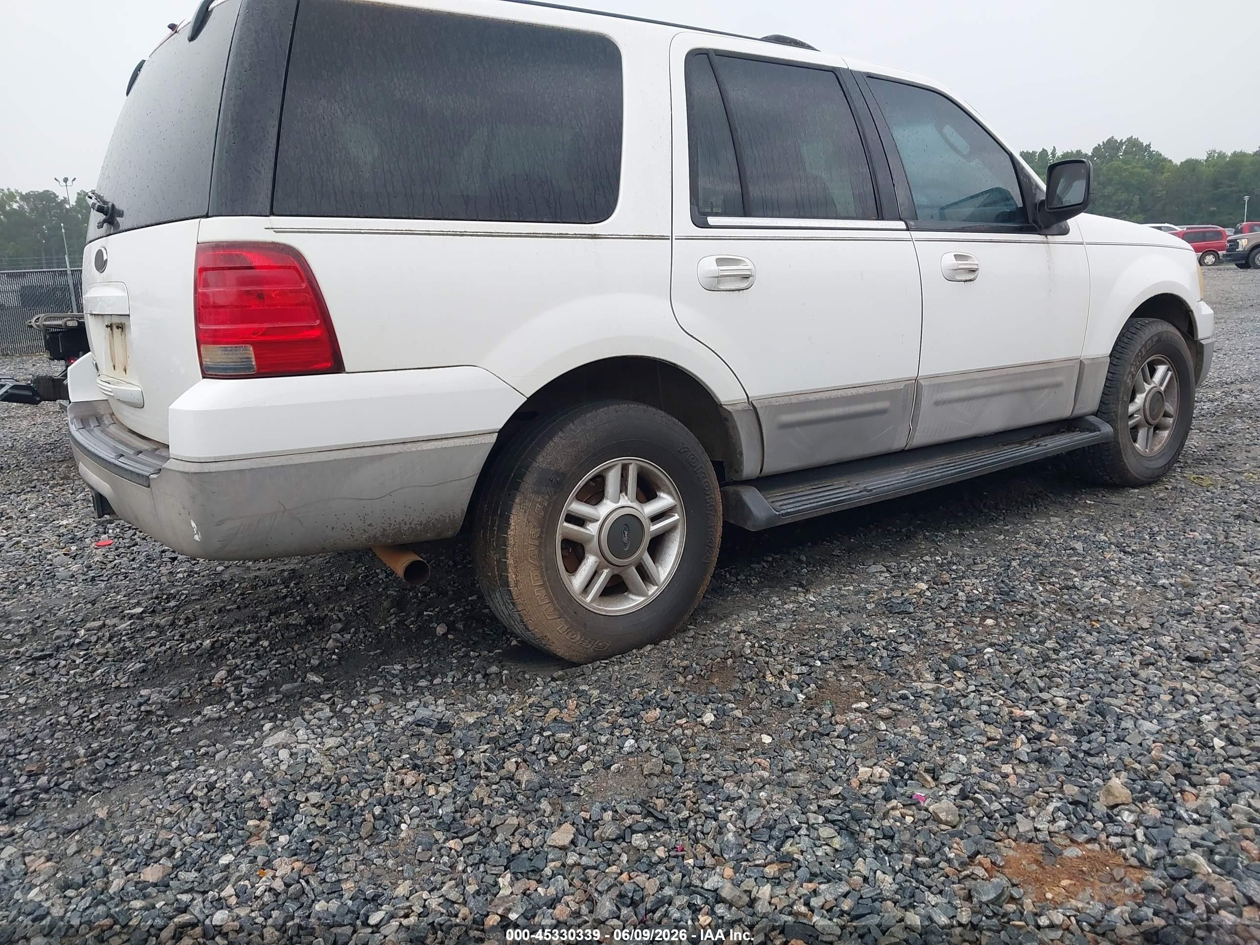 2003 Ford Expedition Xlt White vin: 1FMPU15L93LA73653