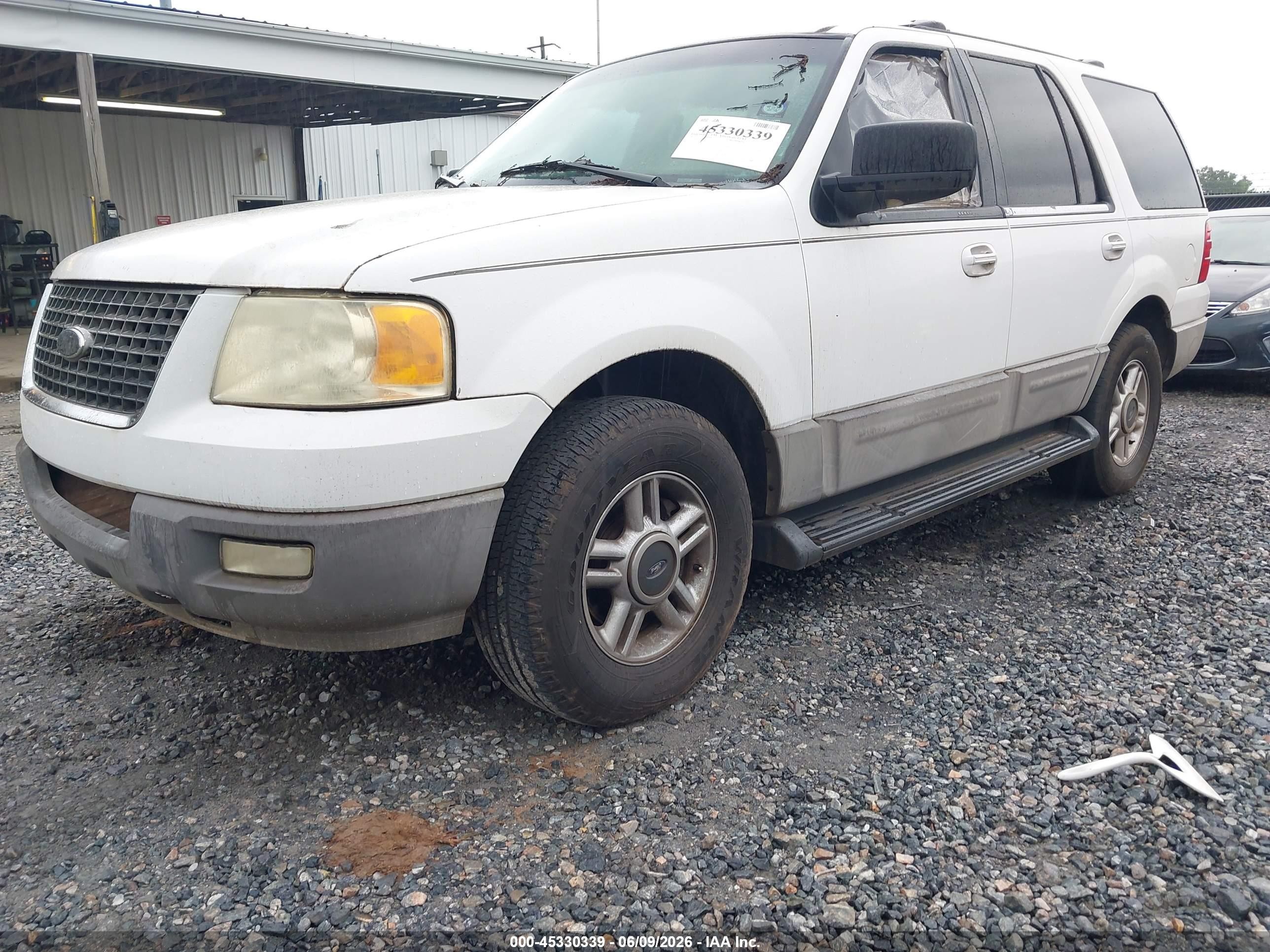 2003 Ford Expedition Xlt White vin: 1FMPU15L93LA73653