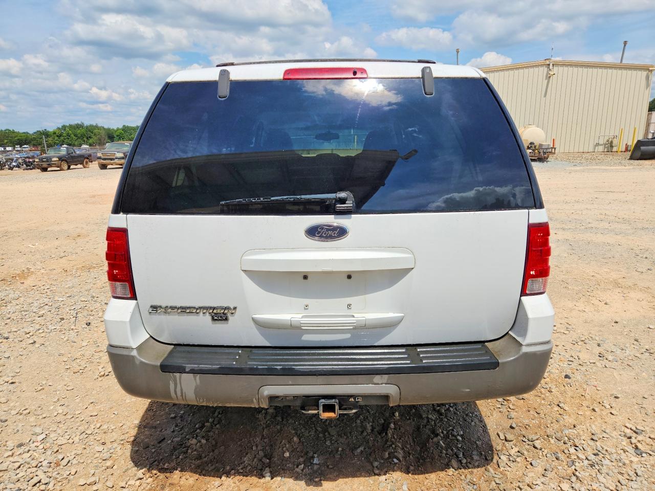 2003 Ford Expedition Xlt White vin: 1FMPU15L93LB06490