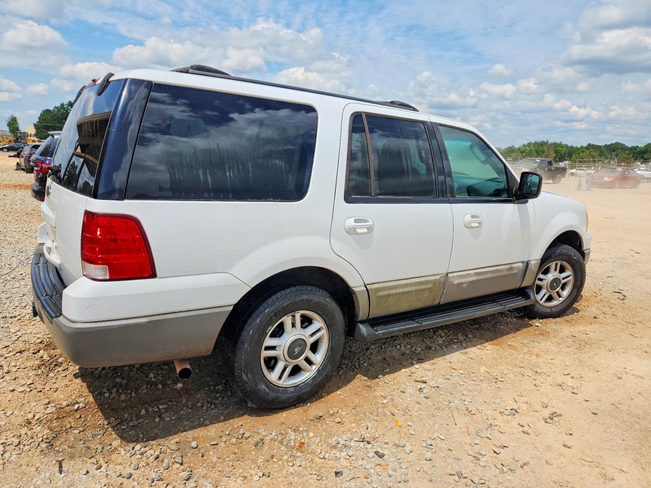 2003 Ford Expedition Xlt White vin: 1FMPU15L93LB06490