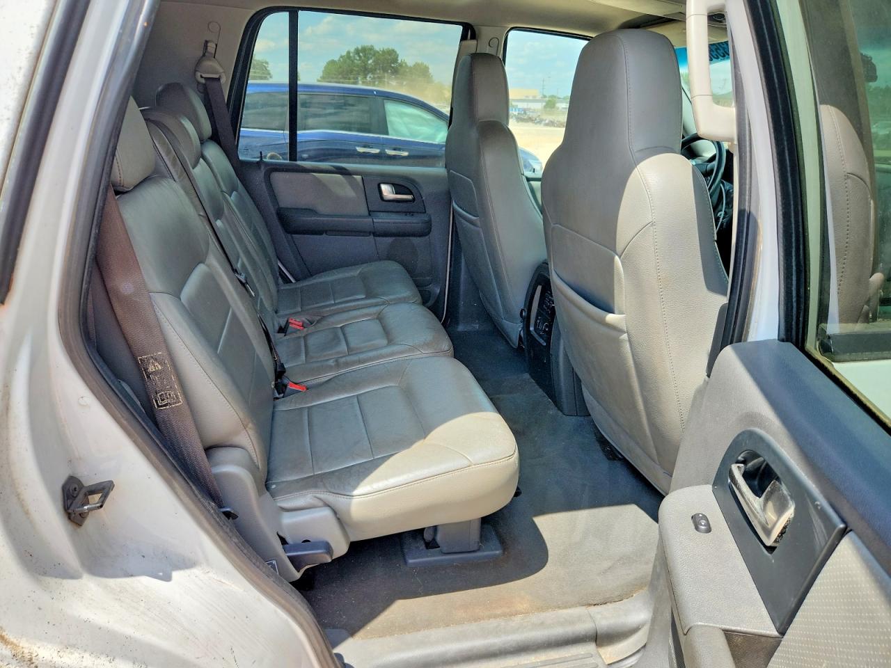 2003 Ford Expedition Xlt White vin: 1FMPU15L93LB06490