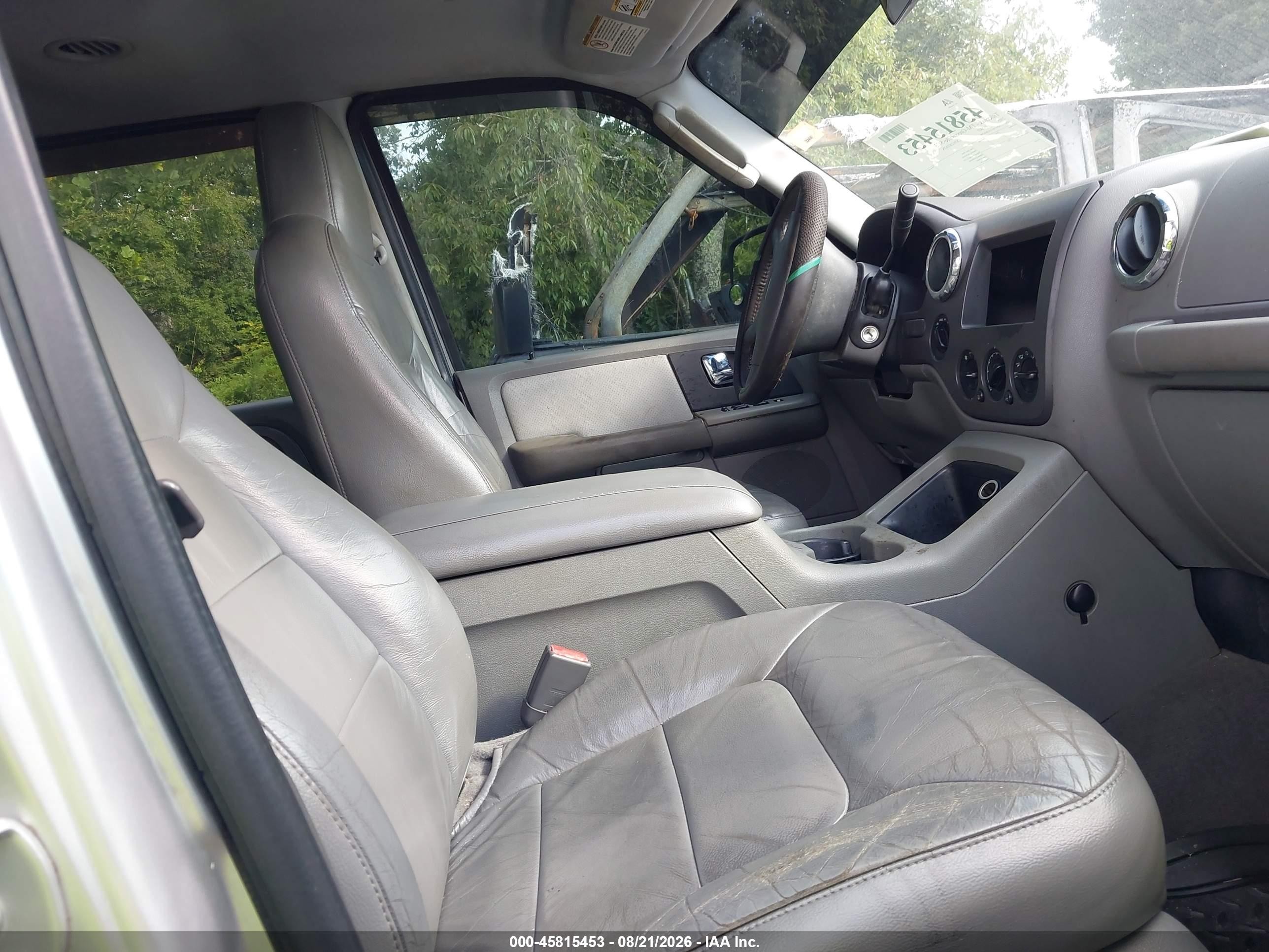 2005 Ford Expedition Nbx/xlt Silver vin: 1FMPU16515LB08799