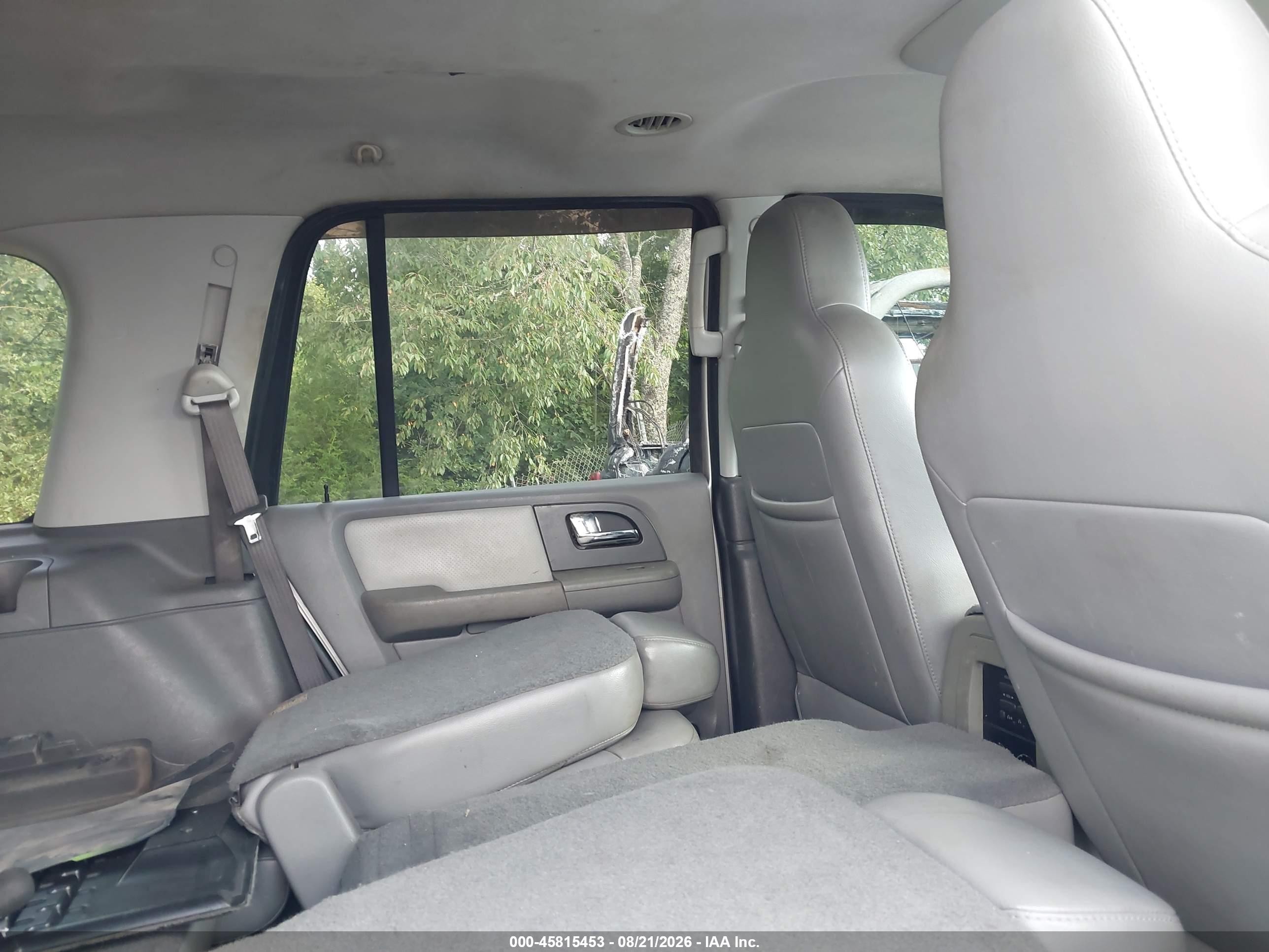 2005 Ford Expedition Nbx/xlt Silver vin: 1FMPU16515LB08799
