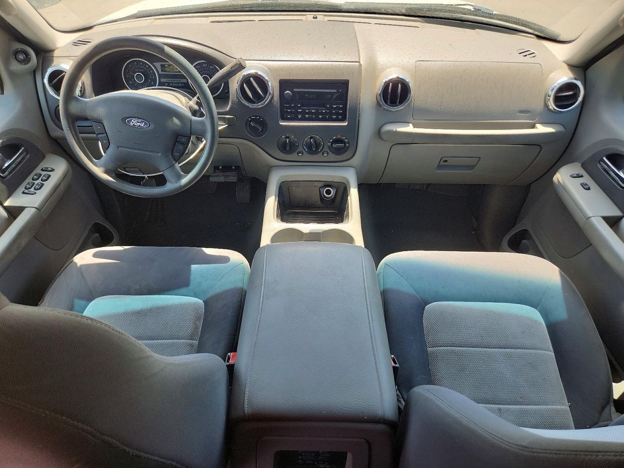 2005 Ford Expedition Xlt Белый vin: 1FMPU16525LA06234
