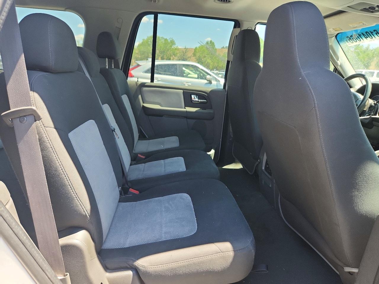 2005 Ford Expedition Xlt Белый vin: 1FMPU16525LA06234