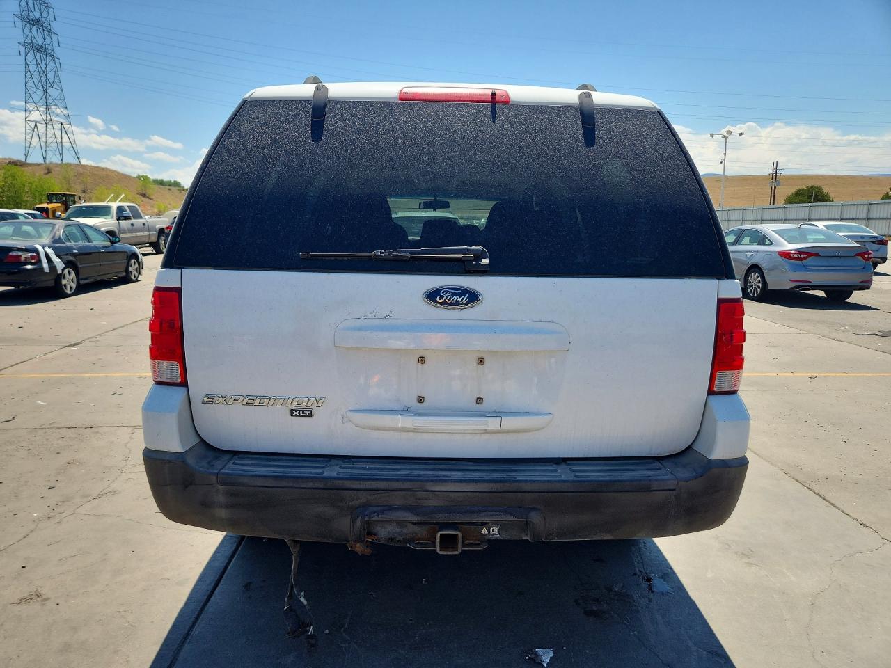 2005 Ford Expedition Xlt Белый vin: 1FMPU16525LA06234