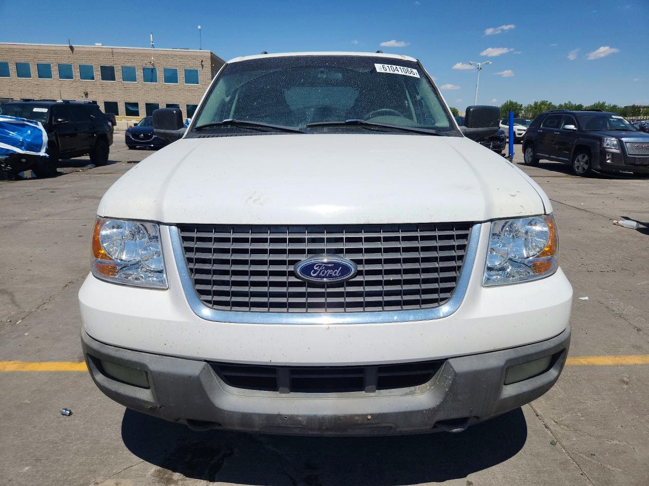 2005 Ford Expedition Xlt Белый vin: 1FMPU16525LA06234