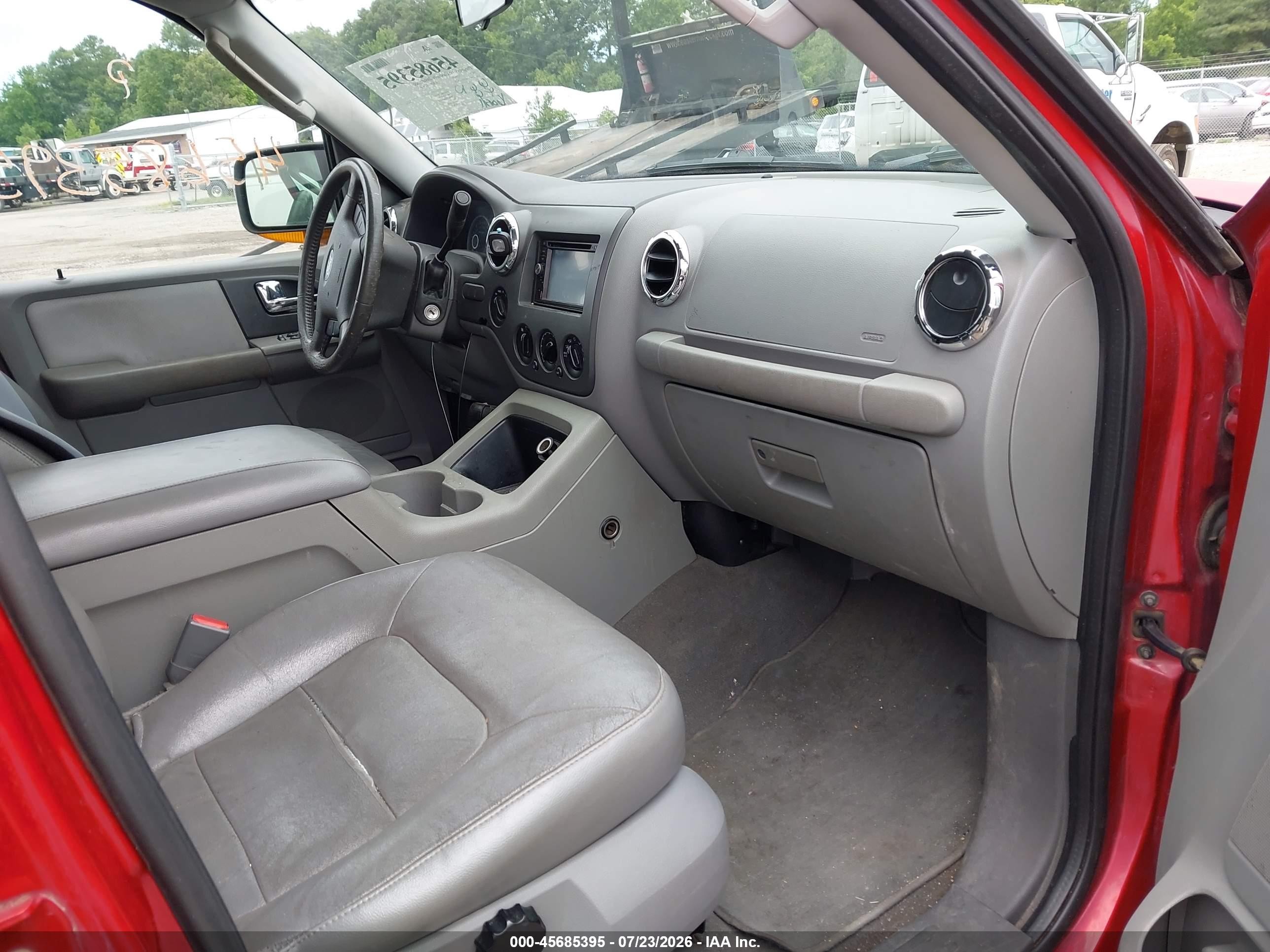 2005 Ford Expedition Nbx/xlt Red vin: 1FMPU16545LA59226