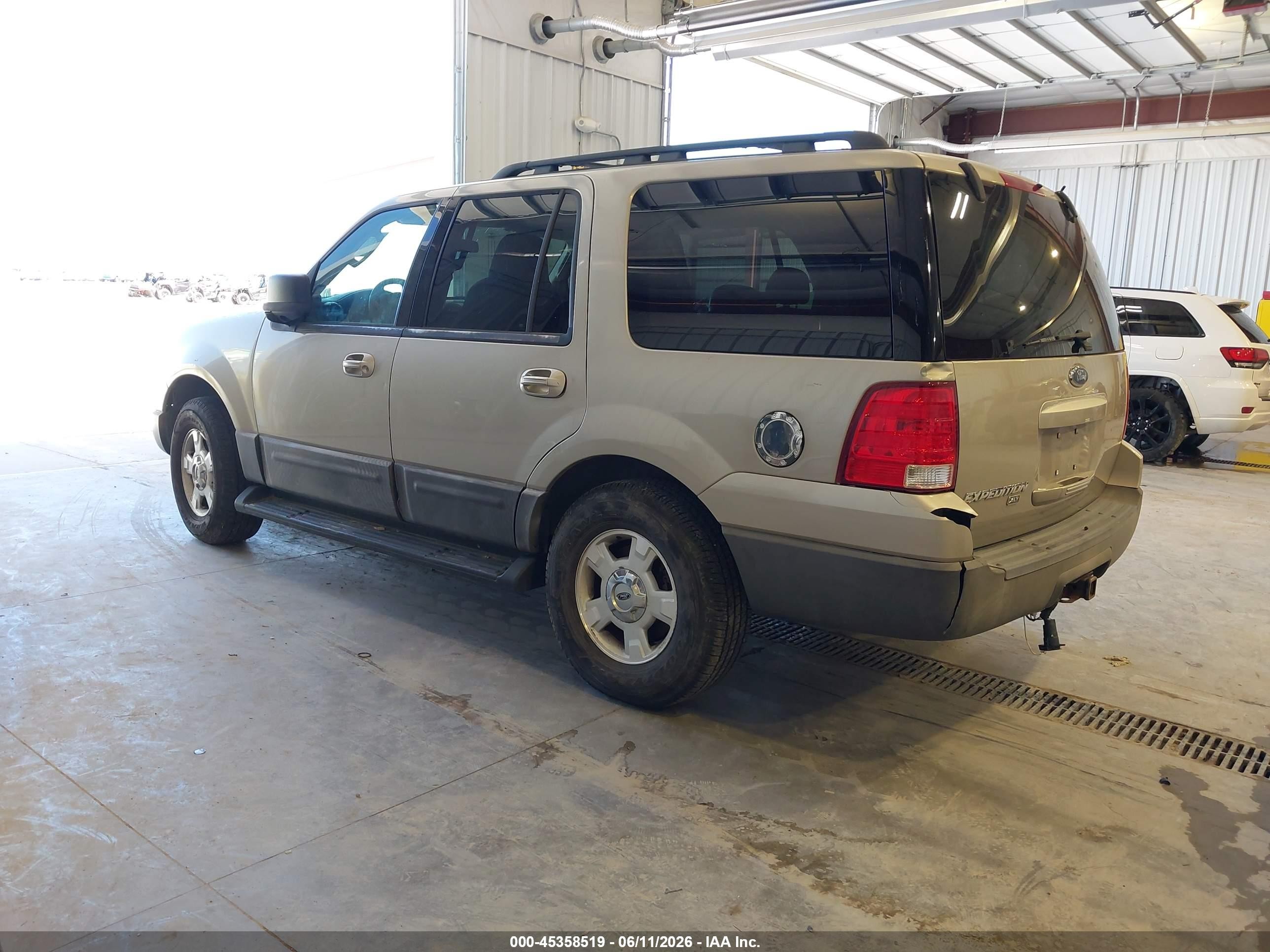 2005 Ford Expedition Nbx/xlt Gold vin: 1FMPU16555LB02018