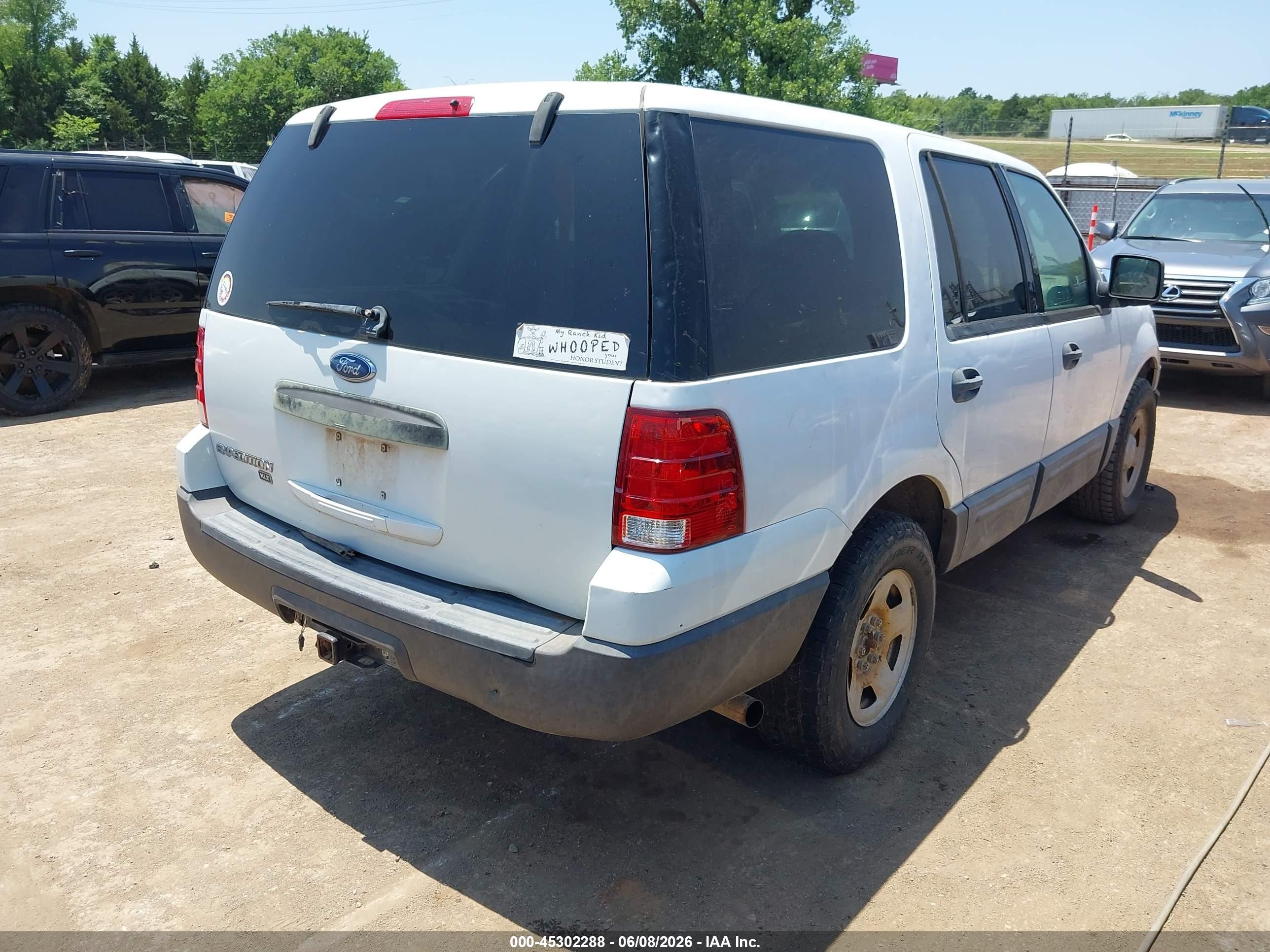 2005 Ford Expedition Xlt Белый vin: 1FMPU16555LB04402