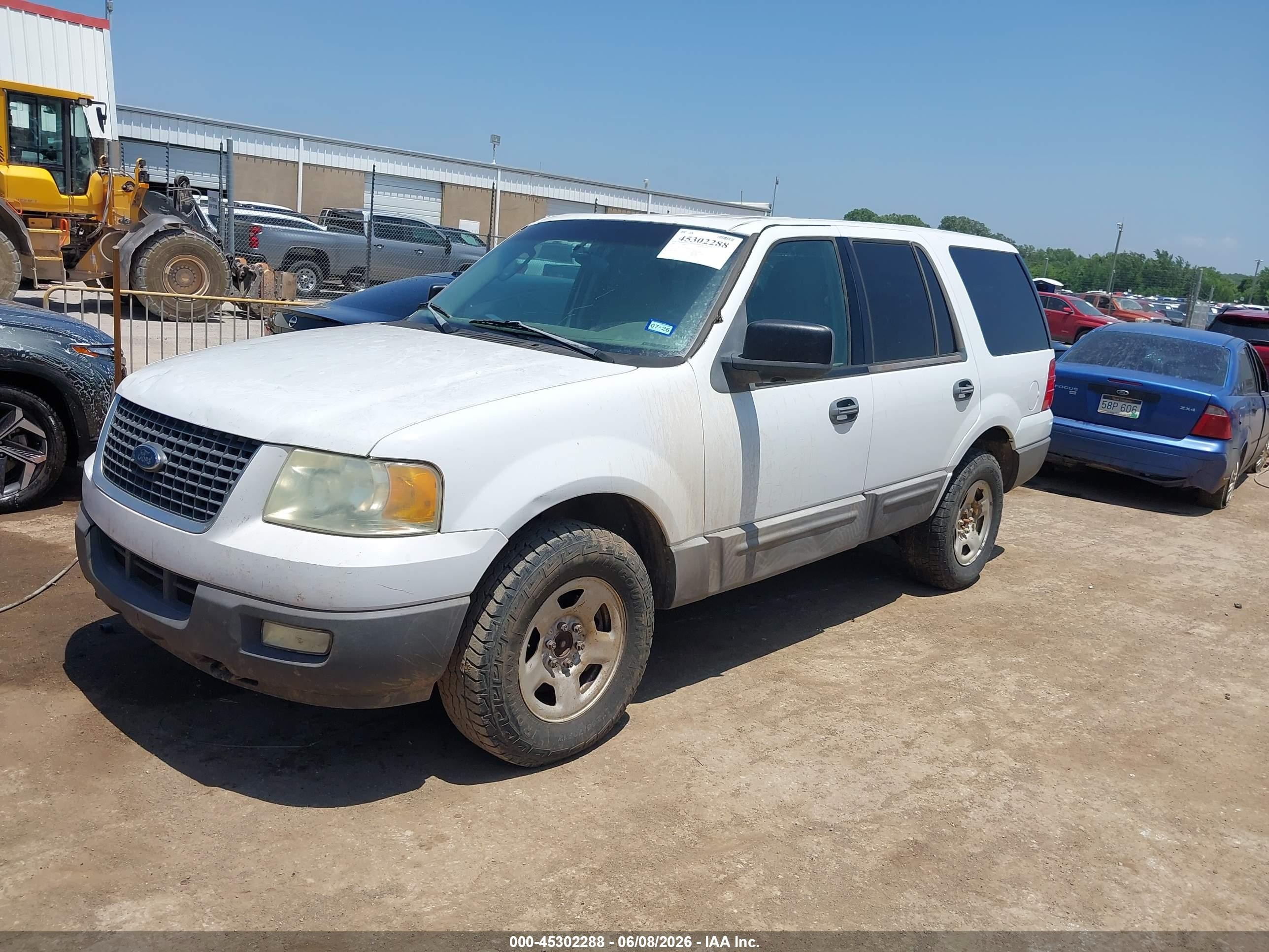 2005 Ford Expedition Xlt Белый vin: 1FMPU16555LB04402