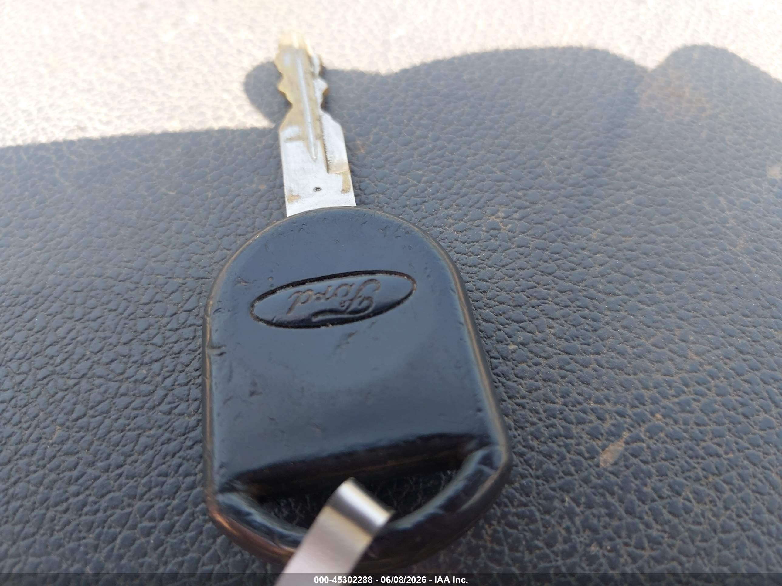 2005 Ford Expedition Xlt Белый vin: 1FMPU16555LB04402